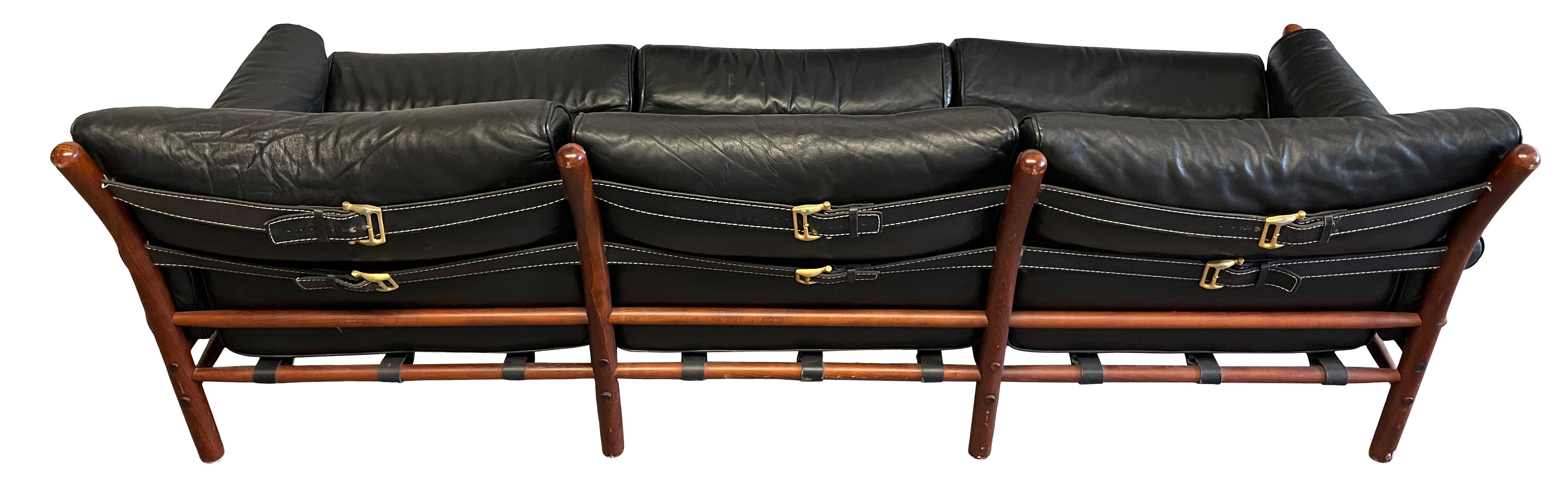 Laiton Rare Canapé Norells suédois du milieu du siècle en cuir noir Sling Safari Kontiki en vente