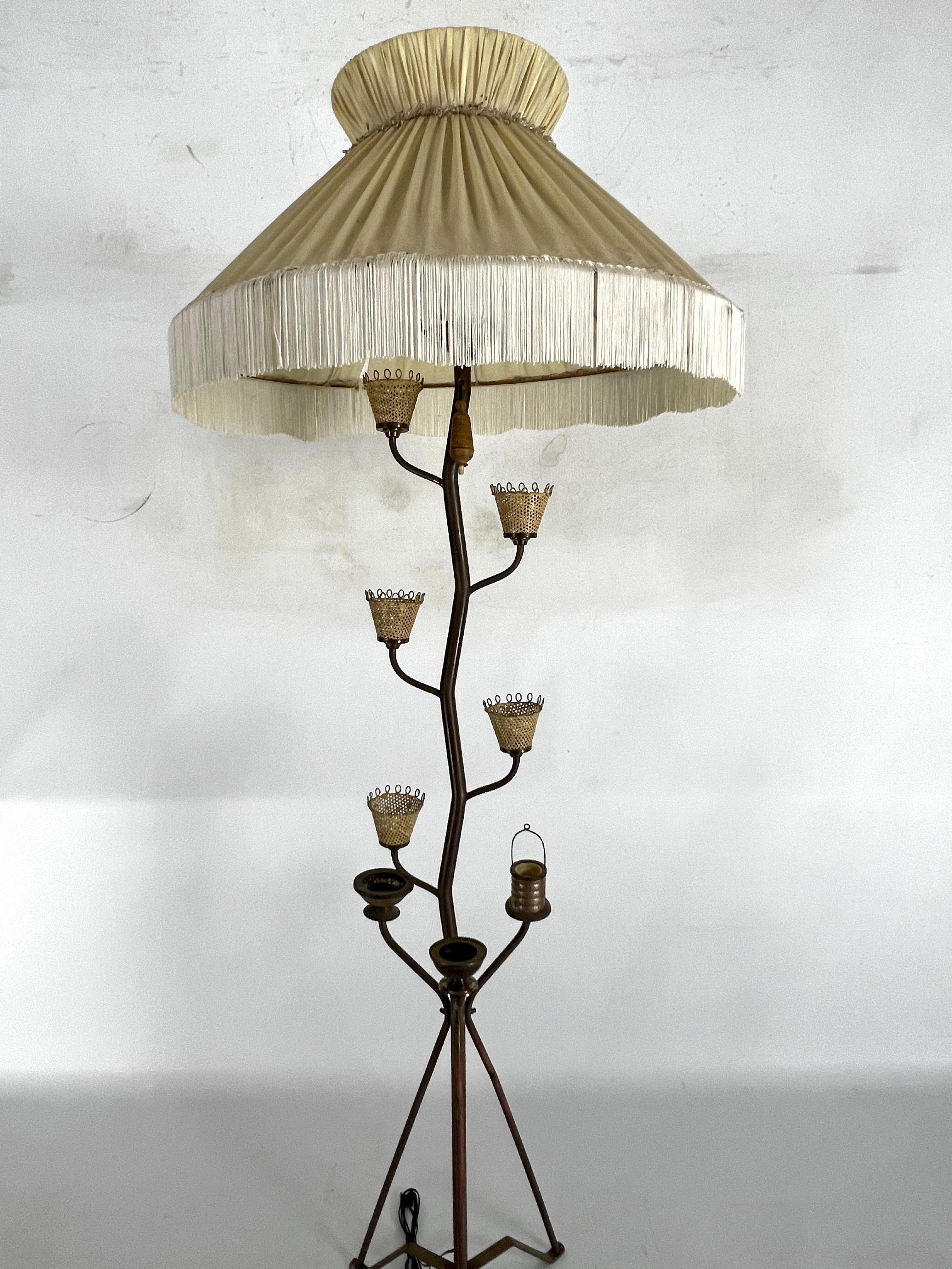 Rare Mid-Century brass floor lamp in the manner of Arredoluce Monza. Italy 1950s For Sale 3