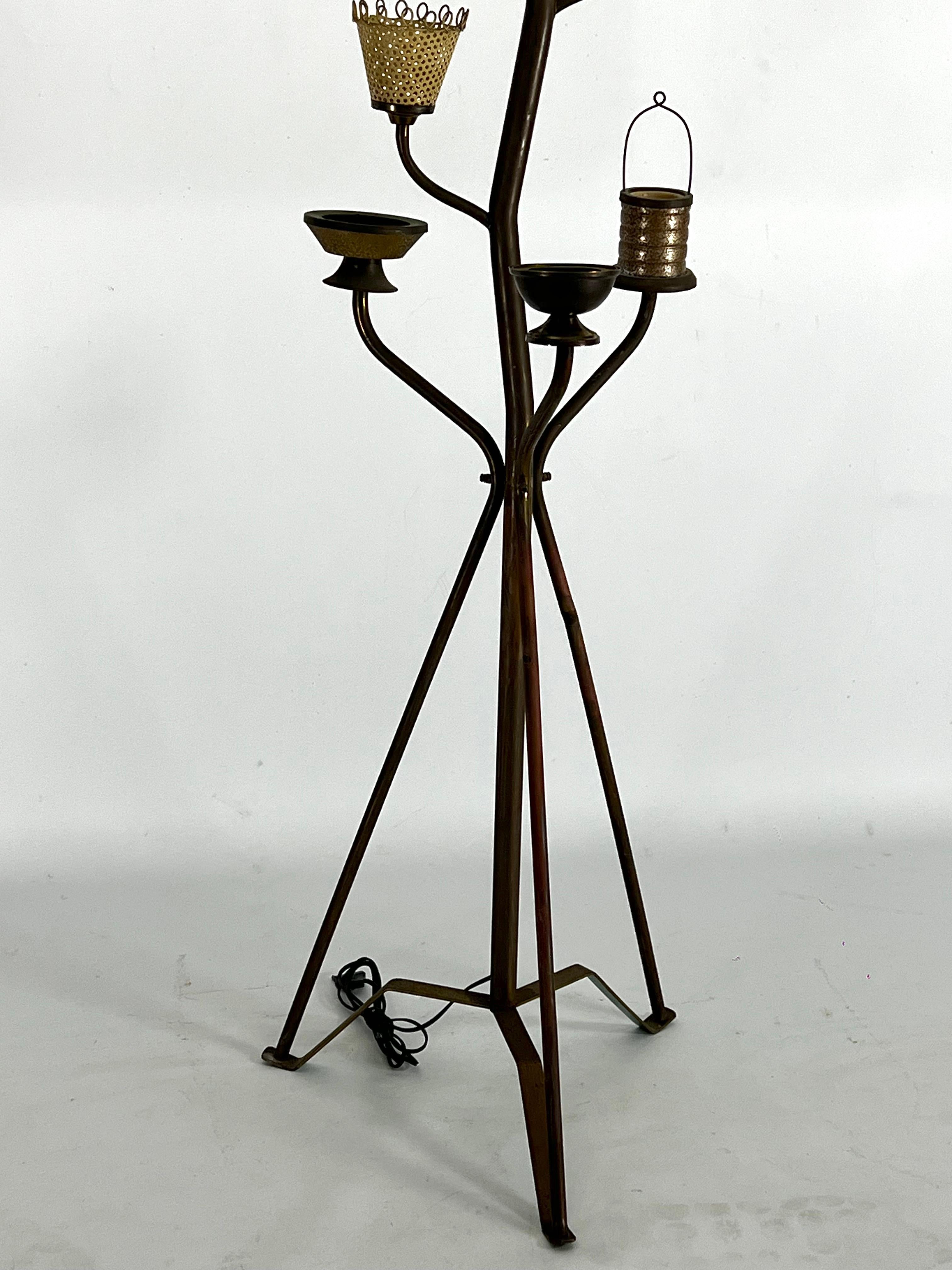 Rare Mid-Century brass floor lamp in the manner of Arredoluce Monza. Italy 1950s In Fair Condition For Sale In Catania, CT
