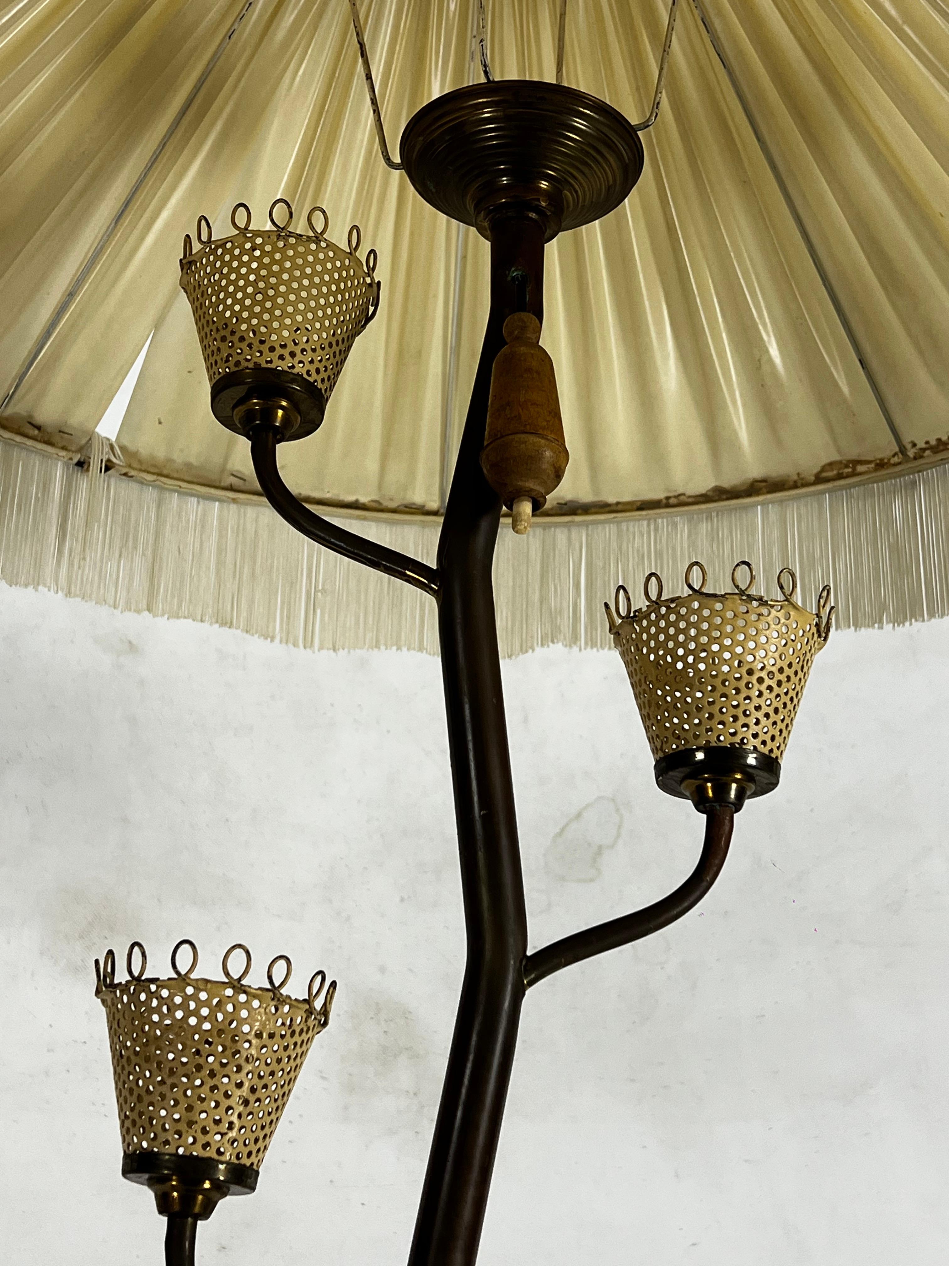 Brass Rare Mid-Century brass floor lamp in the manner of Arredoluce Monza. Italy 1950s For Sale