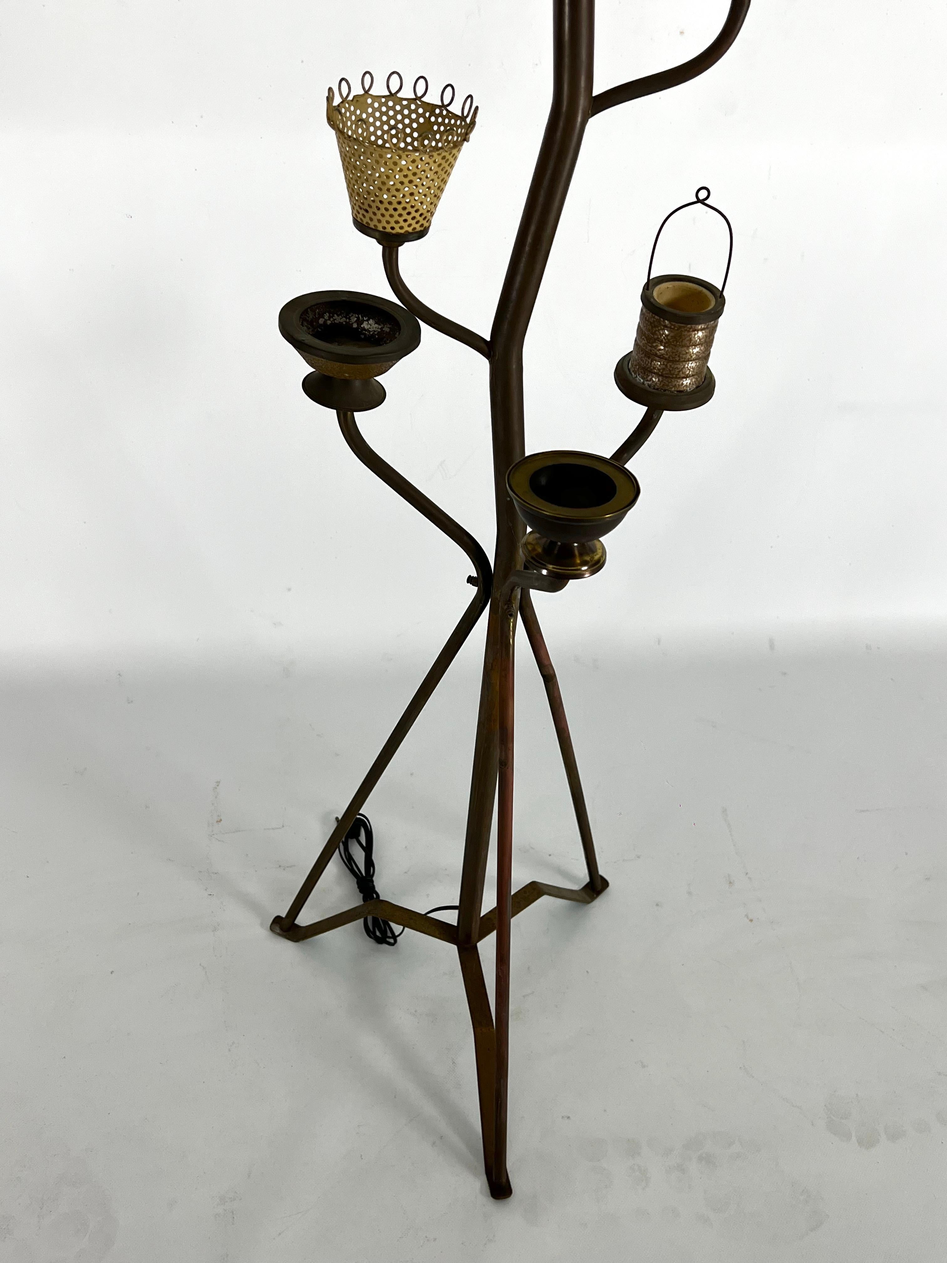 Rare Mid-Century brass floor lamp in the manner of Arredoluce Monza. Italy 1950s For Sale 1