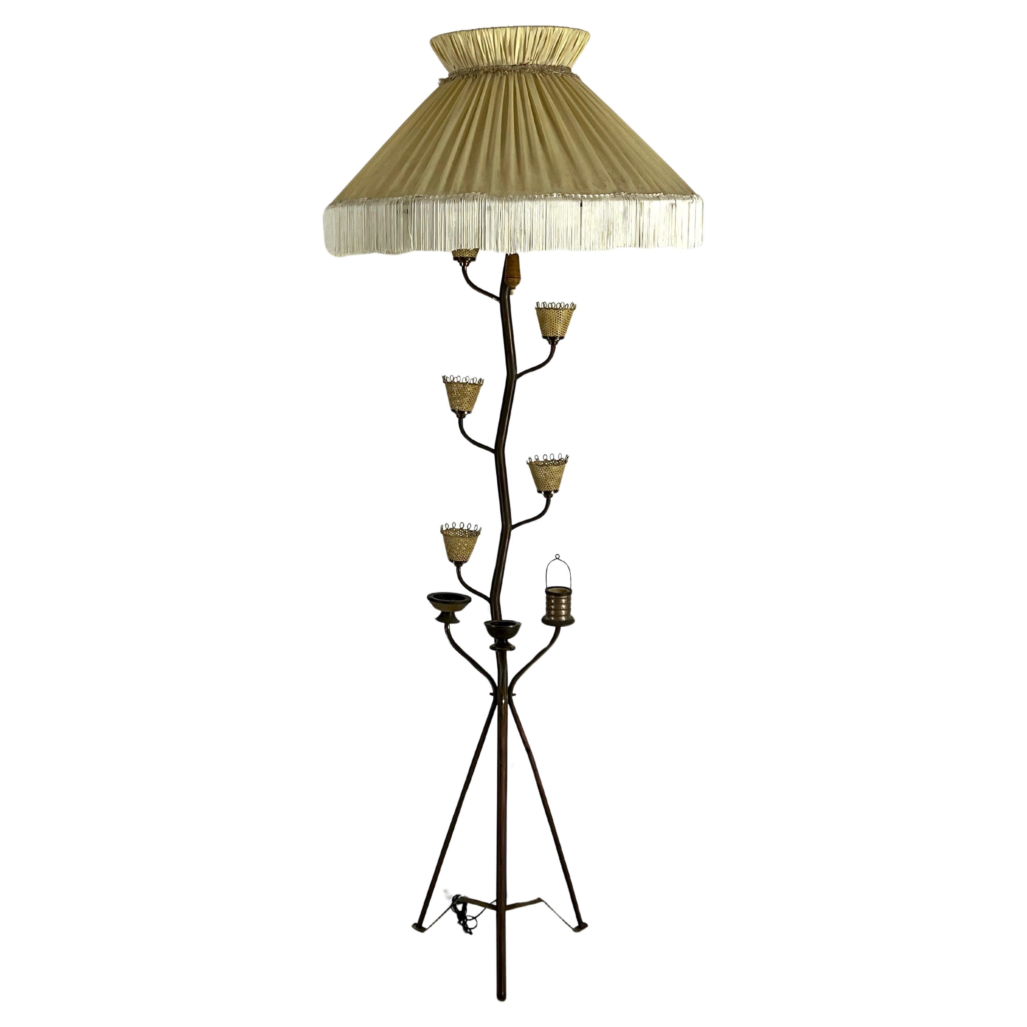 Rare Mid-Century brass floor lamp in the manner of Arredoluce Monza. Italy 1950s For Sale
