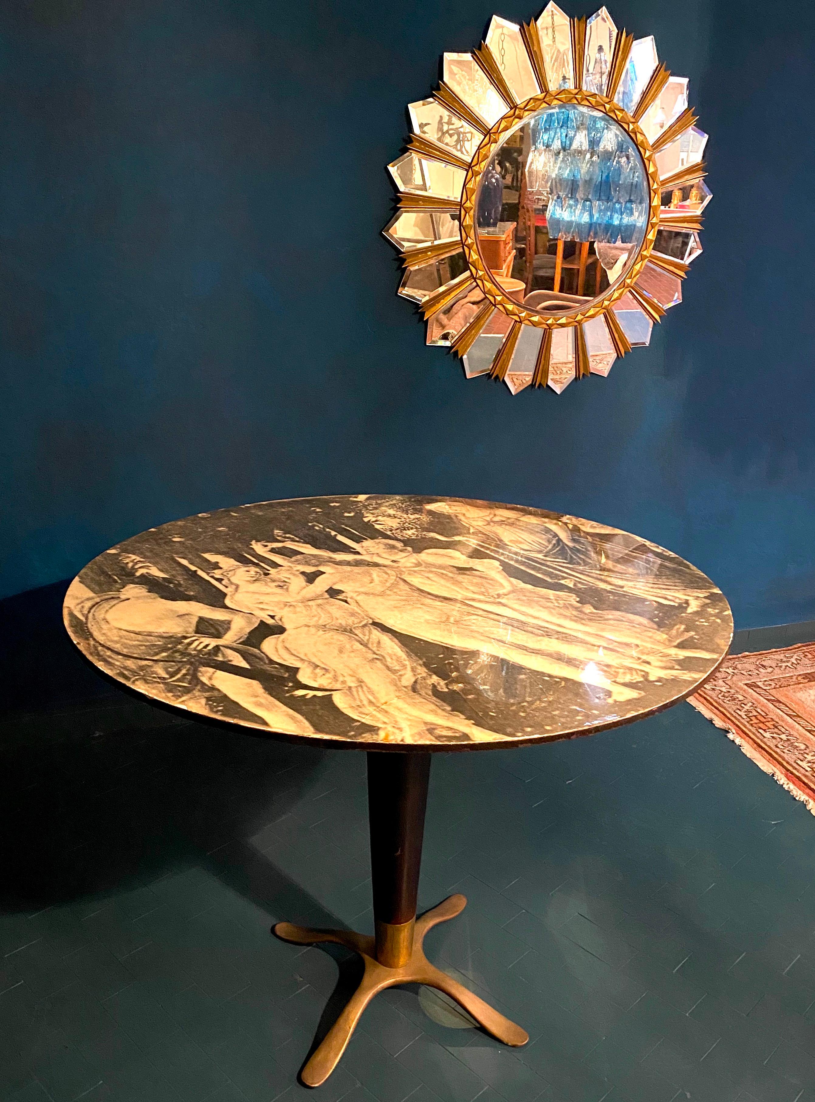 Rare table centrale ou table d'appoint du milieu du siècle dernier attribuée à Osvaldo Borsani en vente 4