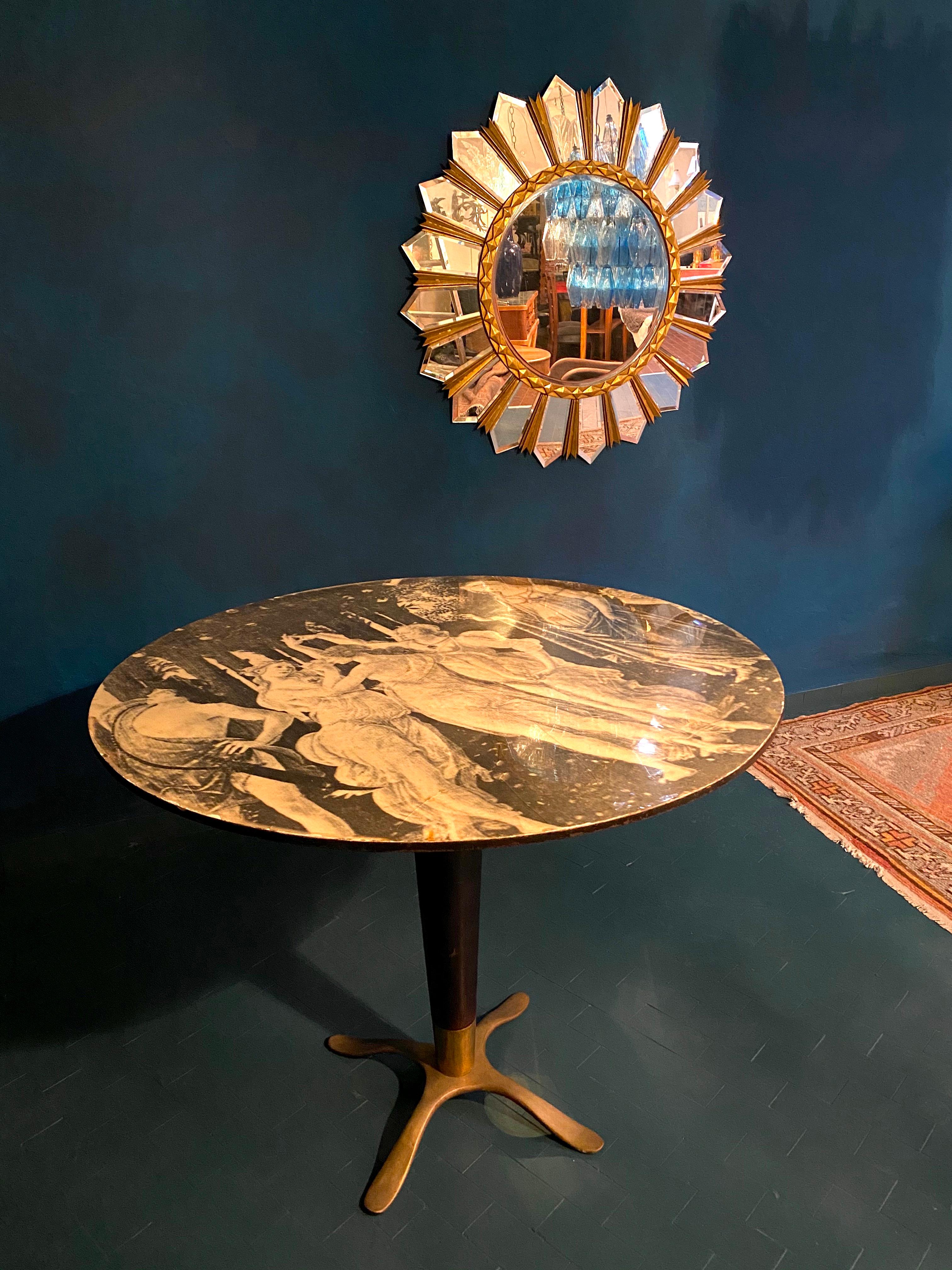 italien Rare table centrale ou table d'appoint du milieu du siècle dernier attribuée à Osvaldo Borsani en vente