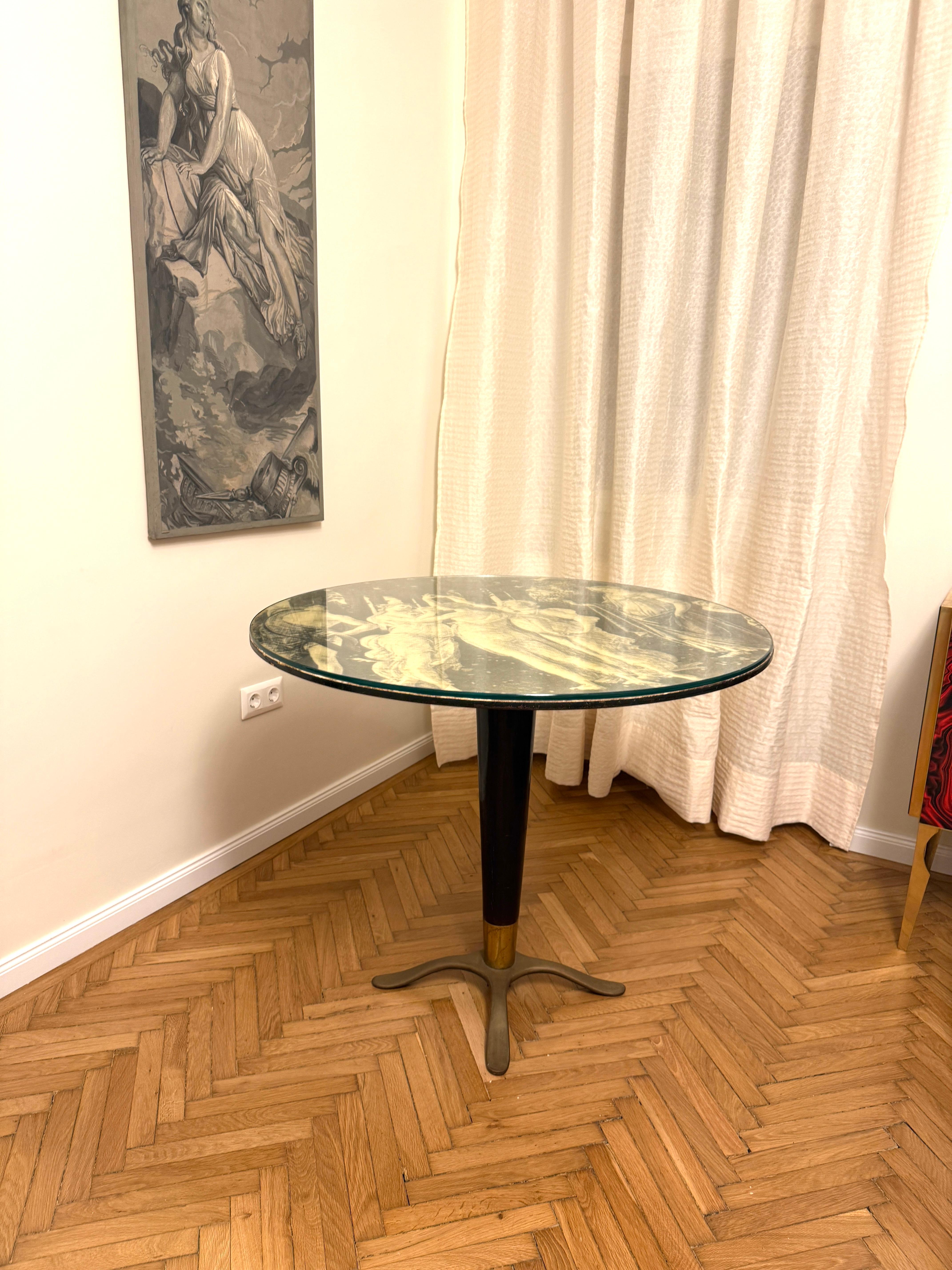 italien Rare table centrale ou table d'appoint du milieu du siècle dernier attribuée à Osvaldo Borsani en vente