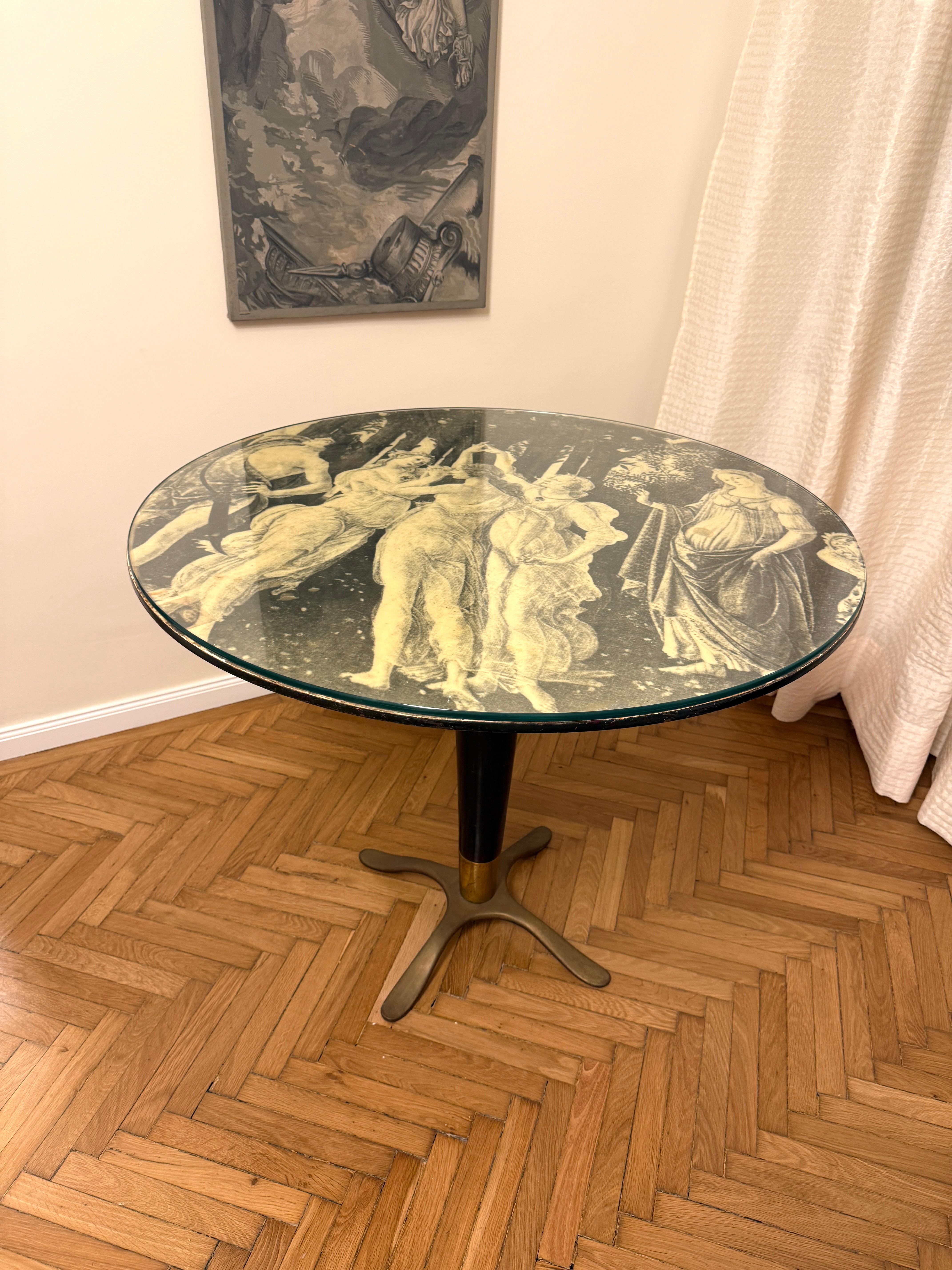 20ième siècle Rare table centrale ou table d'appoint du milieu du siècle dernier attribuée à Osvaldo Borsani en vente