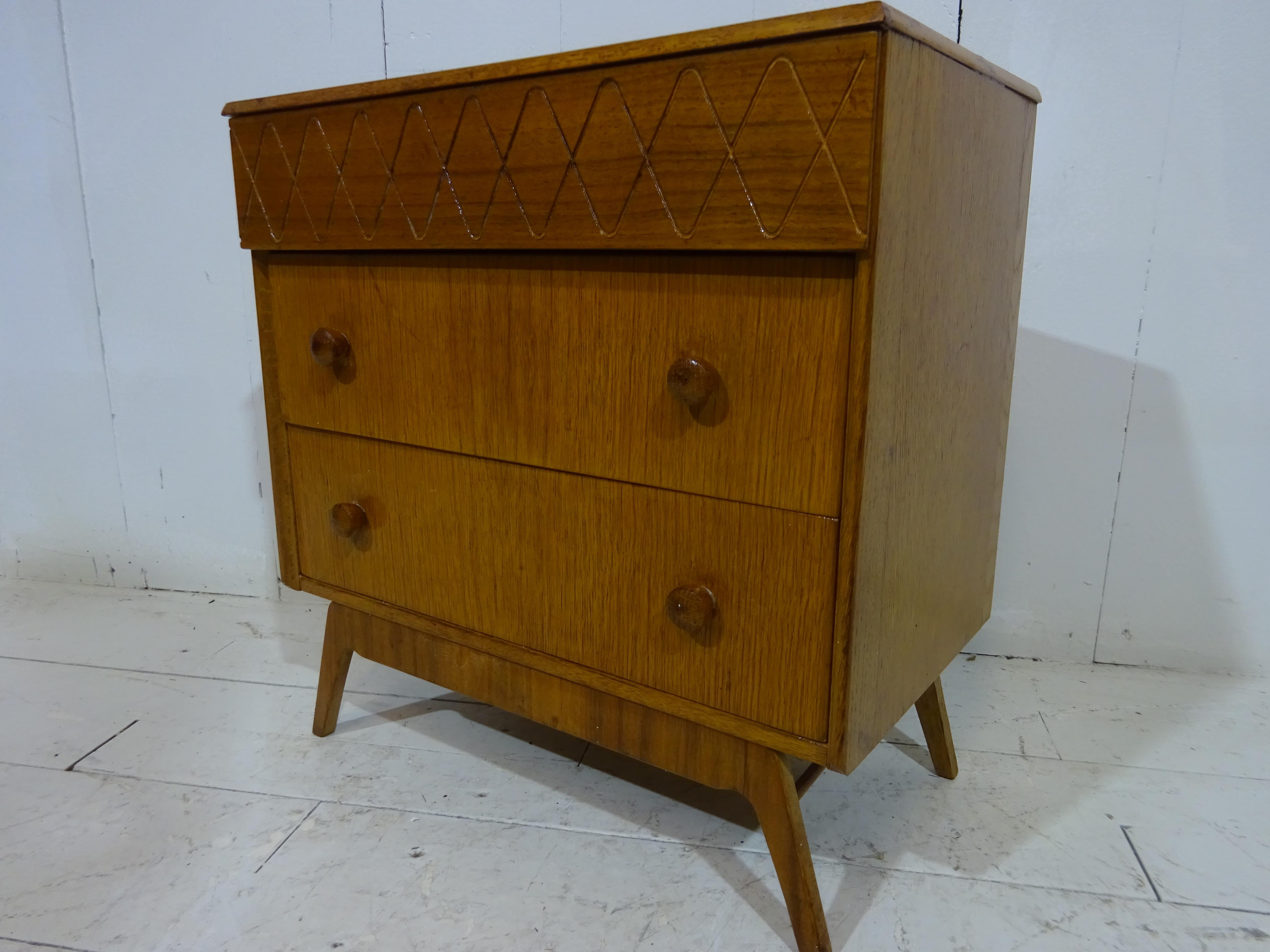 British Rare Mid Century Compact Chest of Drawers by Schreiber of England 