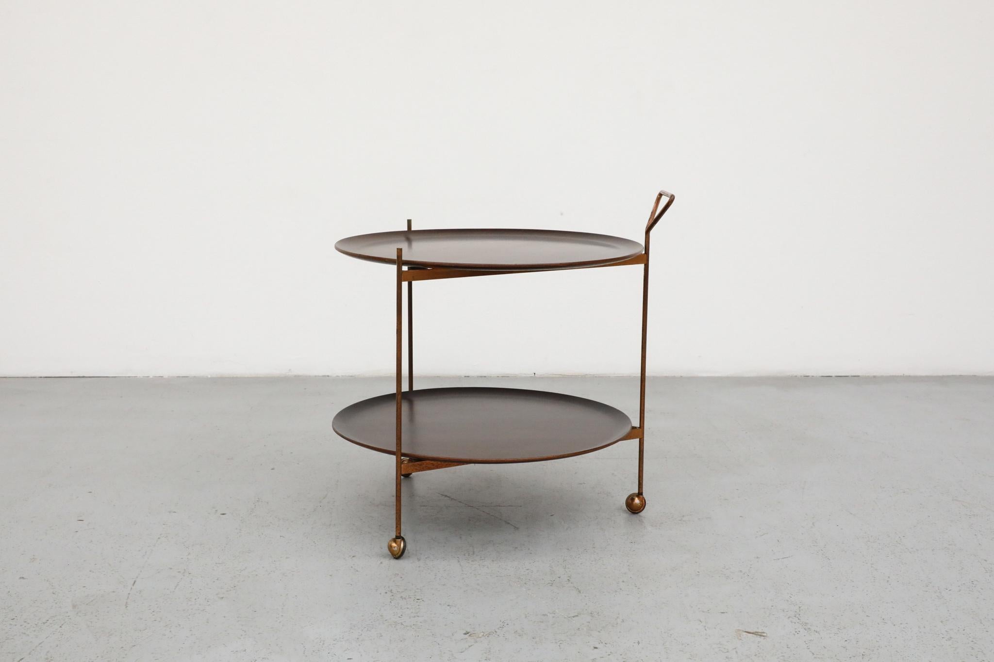Mid-Century Modern Rare chariot à roulettes en cuivre et wengé du milieu du siècle avec plateaux de service en vente