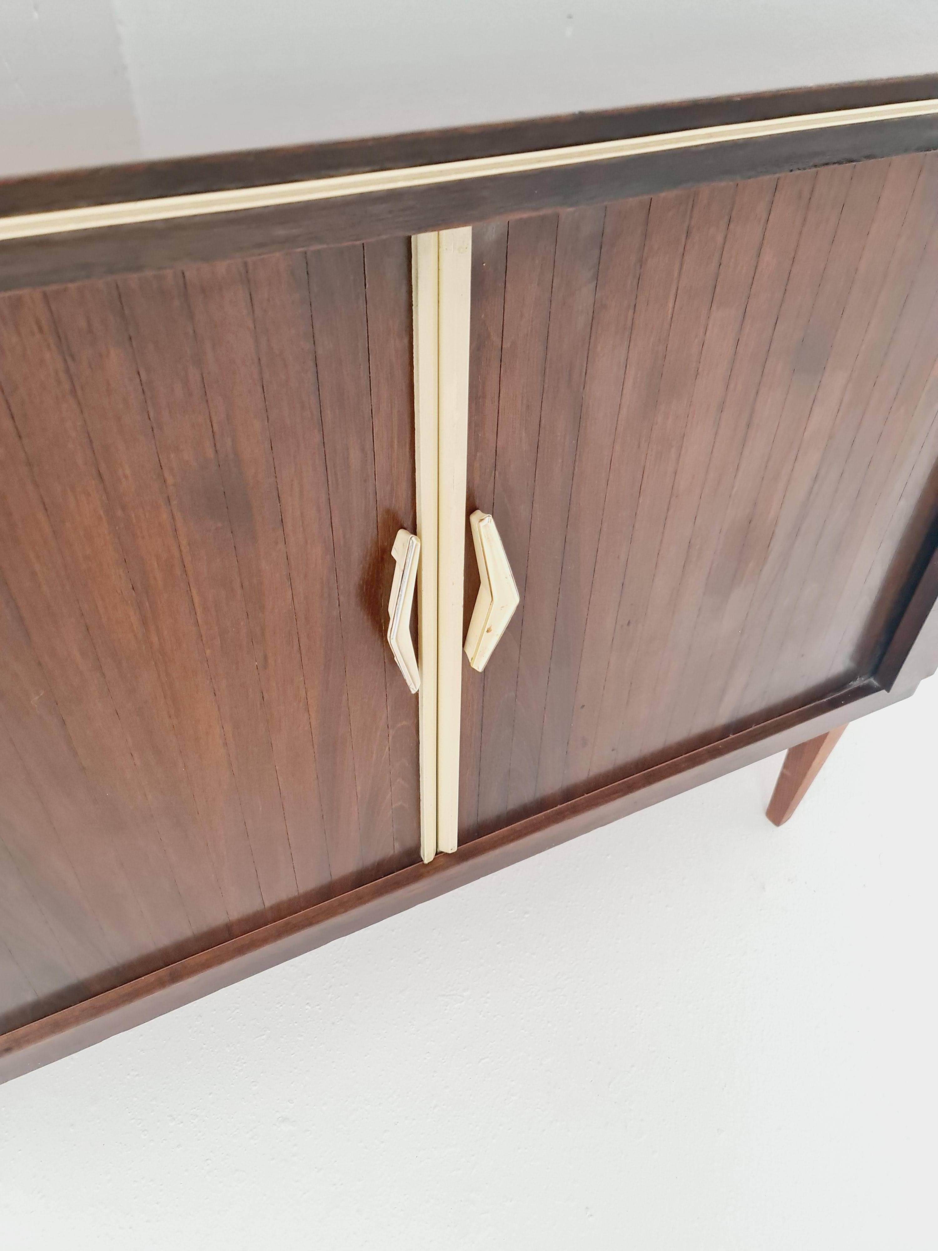 Raro angolo di metà secolo  Credenza/bar tedesco, anni '50 in vendita 4