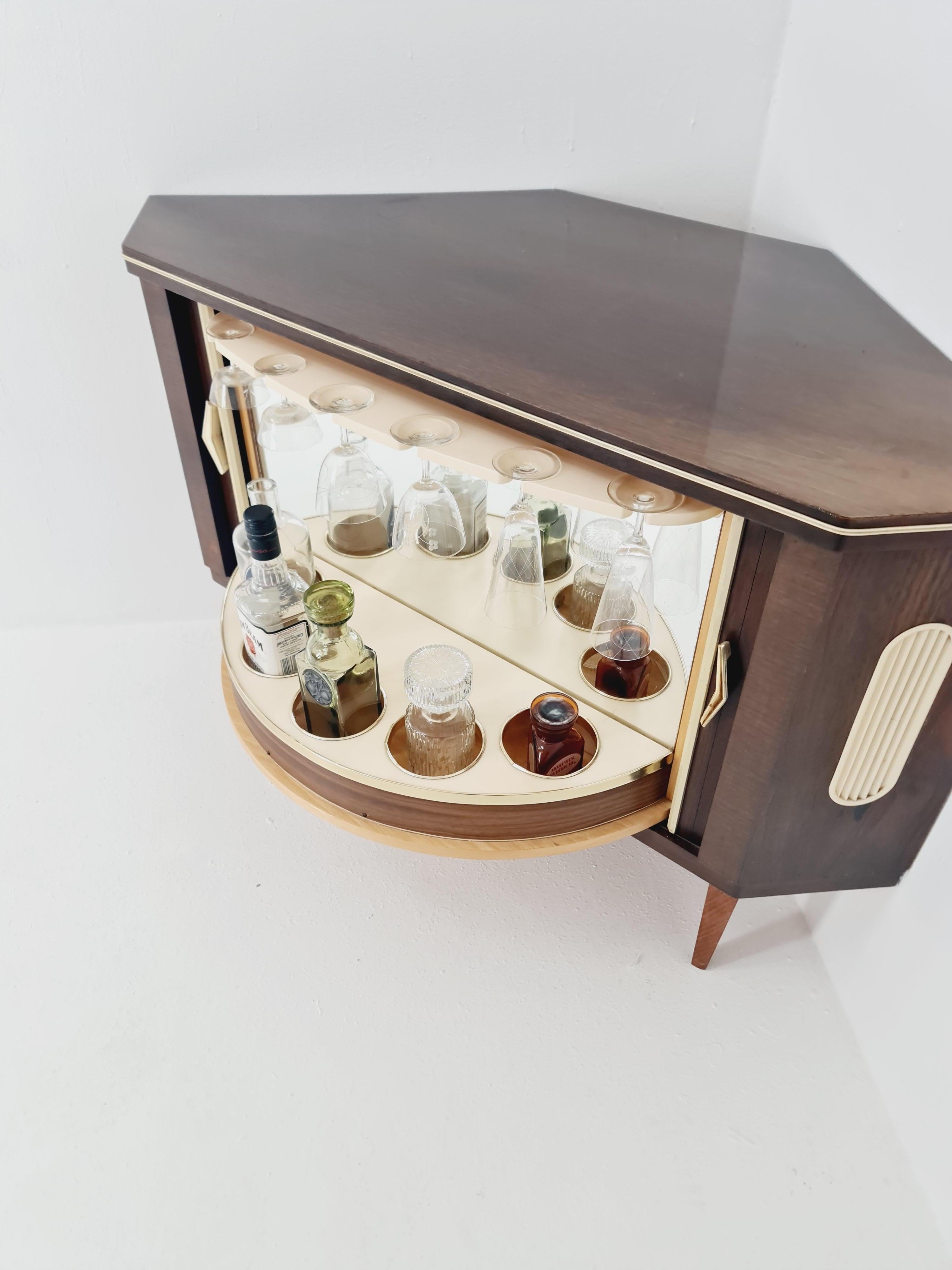 Mid-Century moderno Raro angolo di metà secolo  Credenza/bar tedesco, anni '50 in vendita