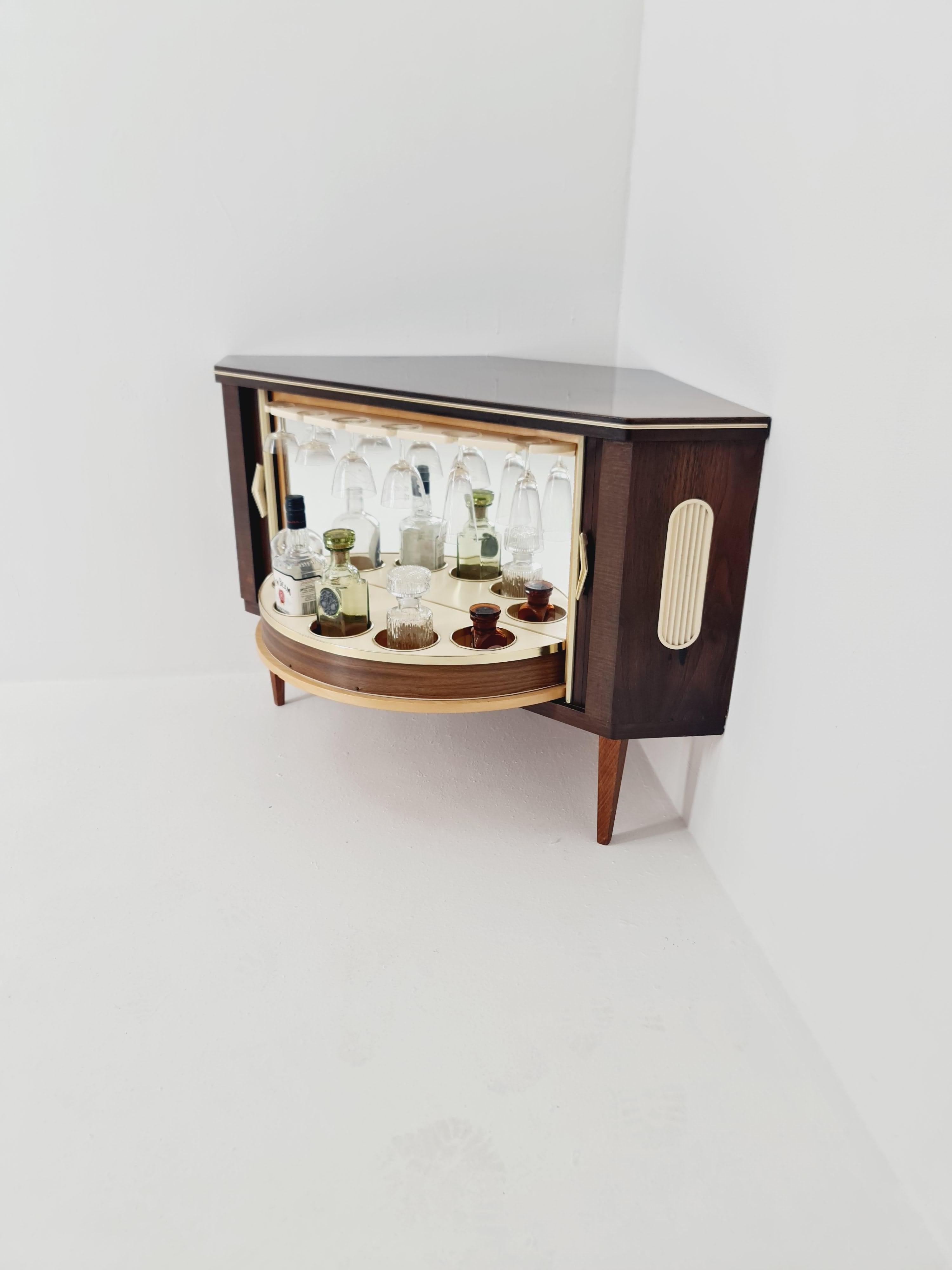 Tedesco Raro angolo di metà secolo  Credenza/bar tedesco, anni '50 in vendita
