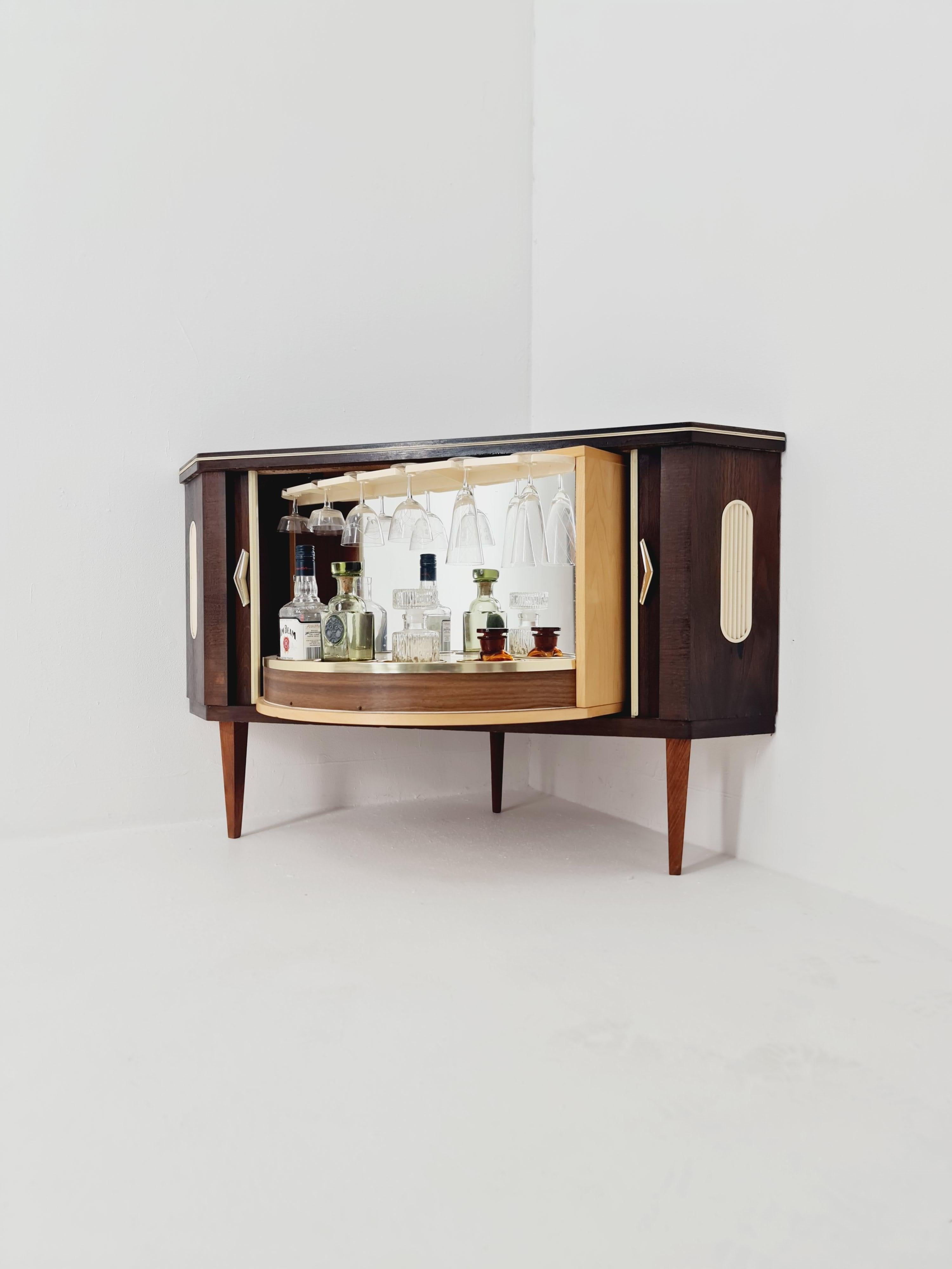 Raro angolo di metà secolo  Credenza/bar tedesco, anni '50 In condizioni buone in vendita a Gaggenau, DE