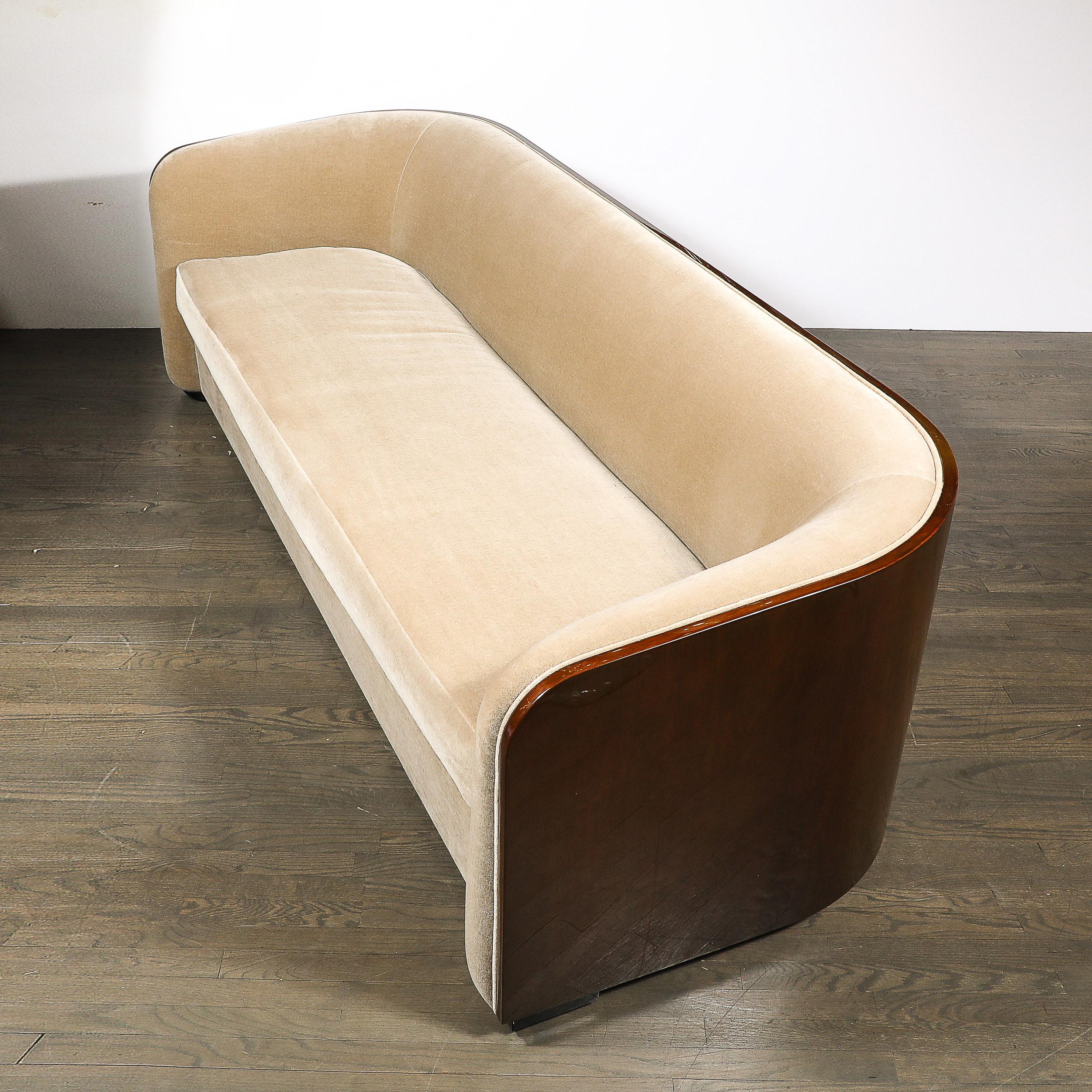 Raro divano con schienale curvo di metà secolo in noce accoppiato a libro firmato Karl Springer in vendita 4