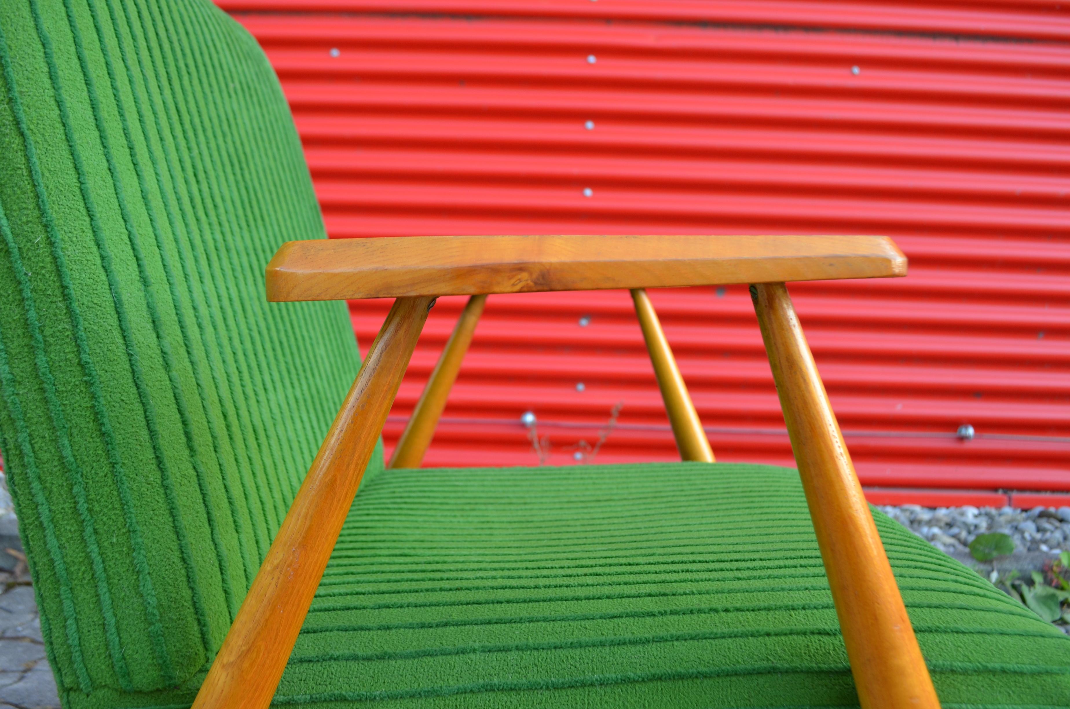 Raras sillas checas de mediados de siglo Kubism Lounge Elm Easy Chairs en venta 1