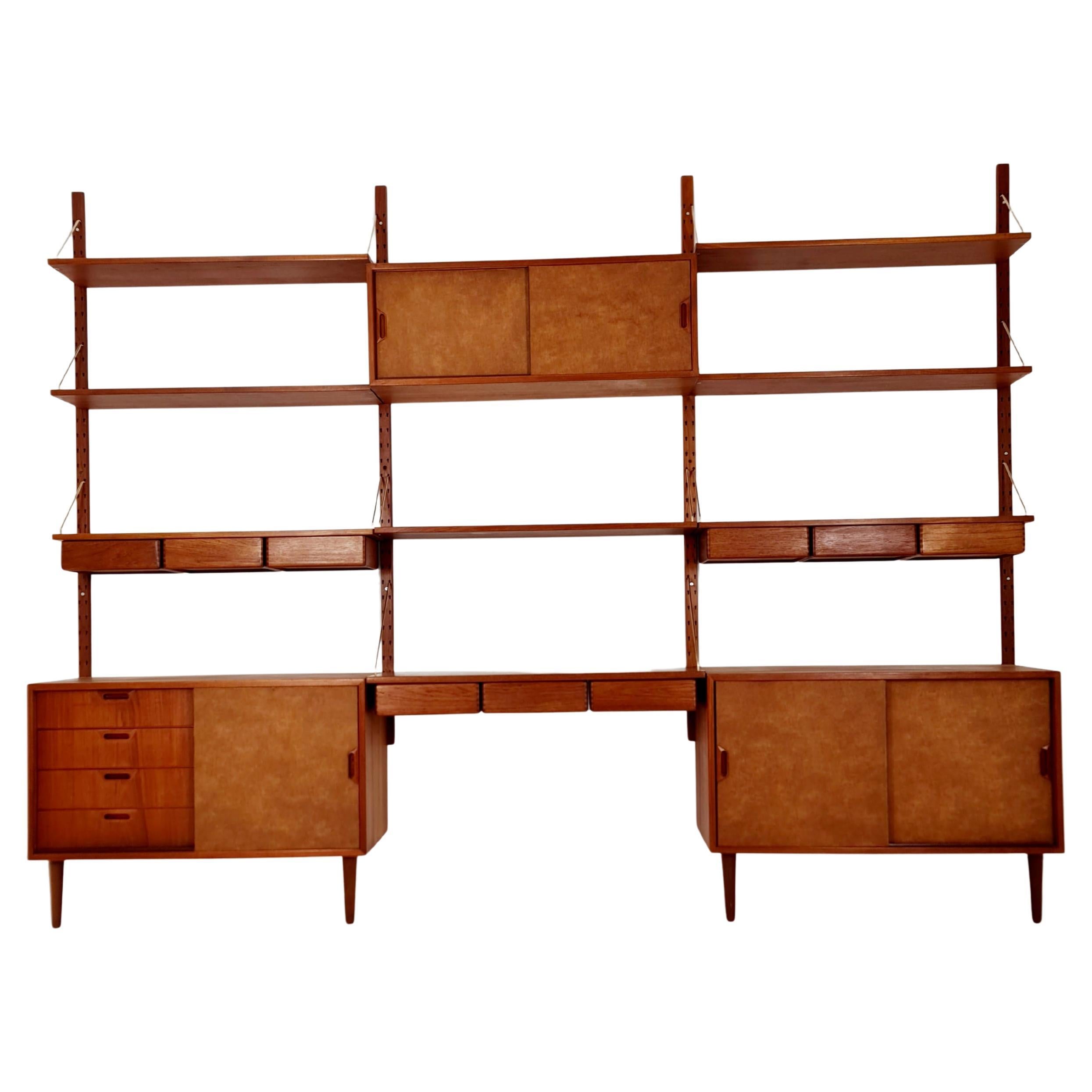 Raro mobile da parete in teak danese di metà secolo con 3 armadi, di Sven Ellekaer, 1960