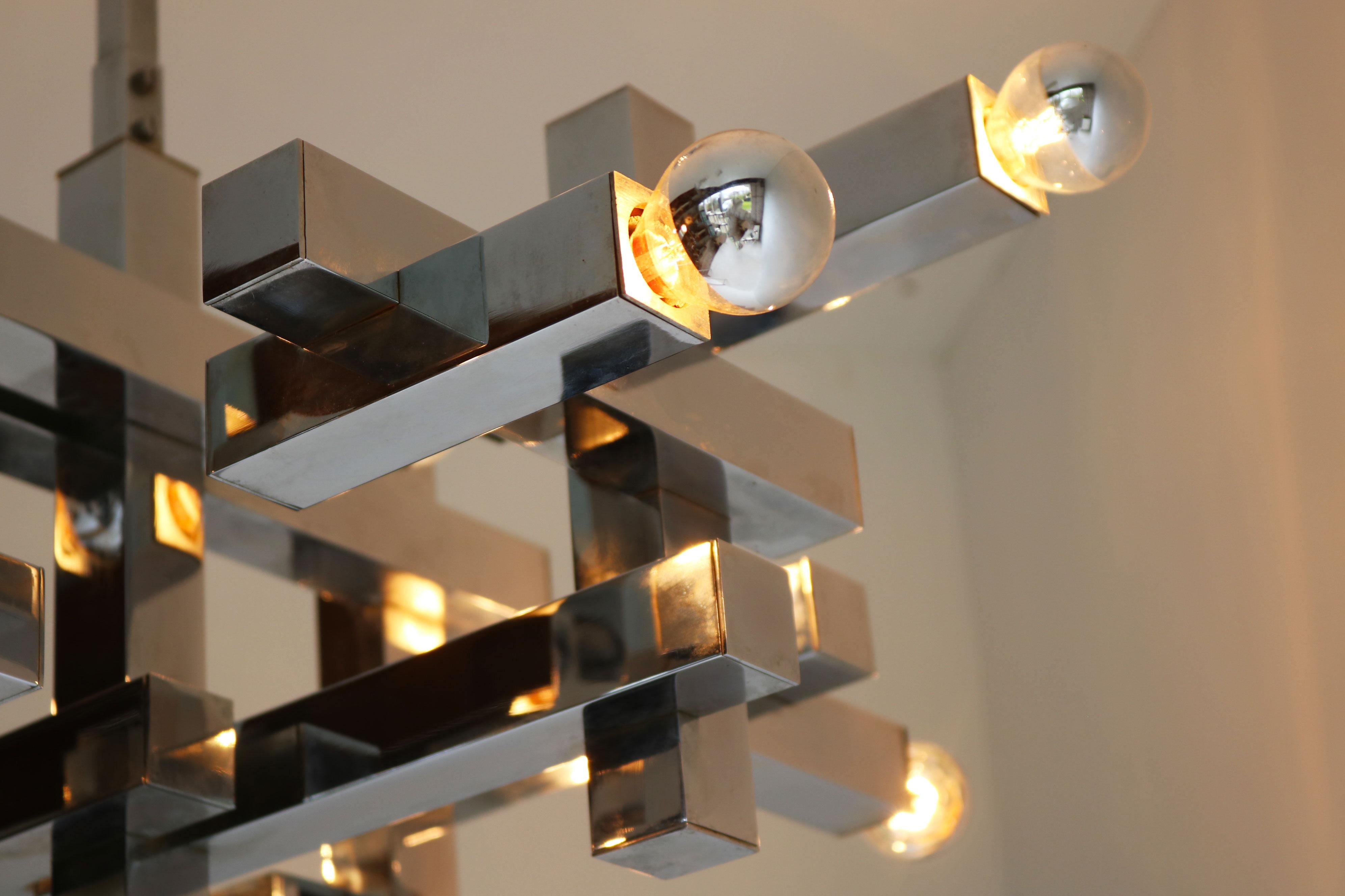 Mid-Century moderno Raro lampadario di design di metà secolo di Gaetano Sciolari Modello Metrico 1960 Cromo in vendita