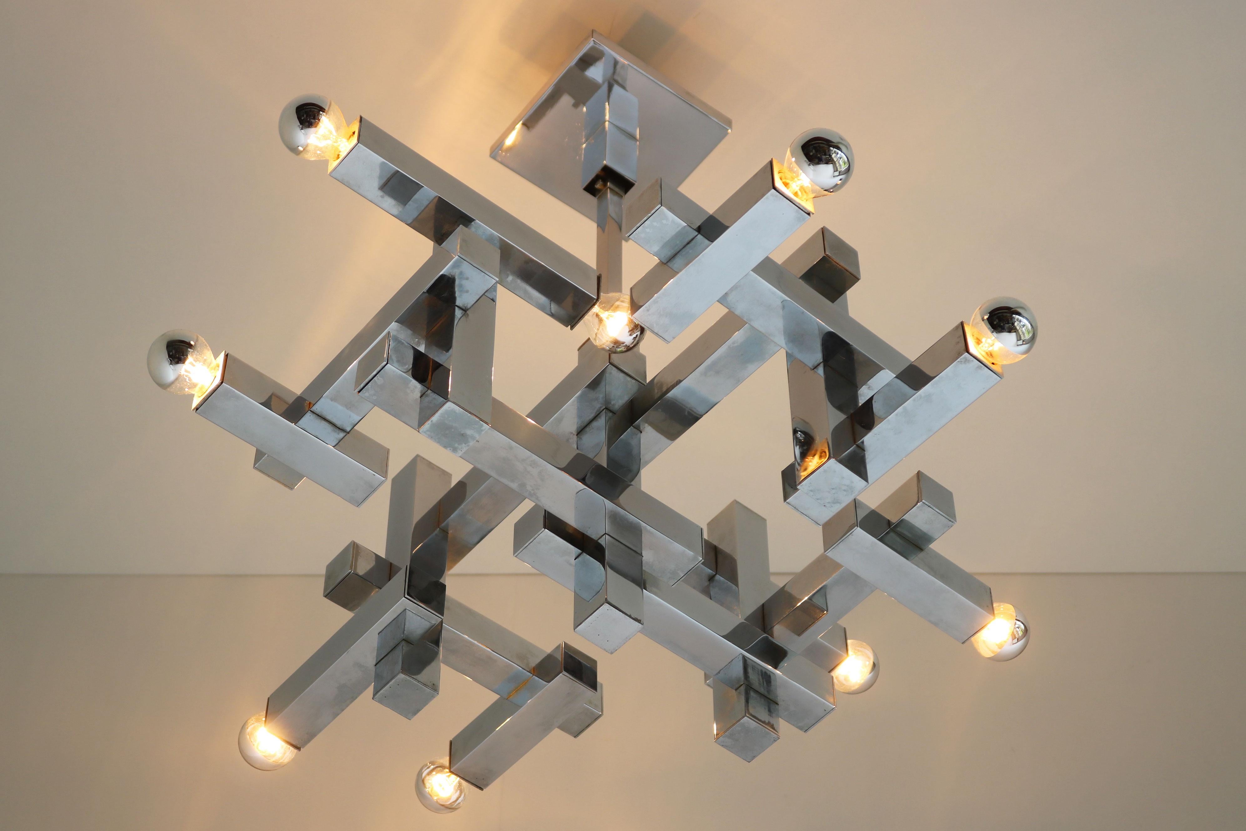 Fatto a mano Raro lampadario di design di metà secolo di Gaetano Sciolari Modello Metrico 1960 Cromo in vendita