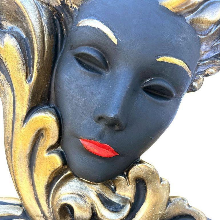 Metà XX secolo RARA lampada da tavolo scultorea in gesso con ritratto femminile del metà del secolo scorso in vendita