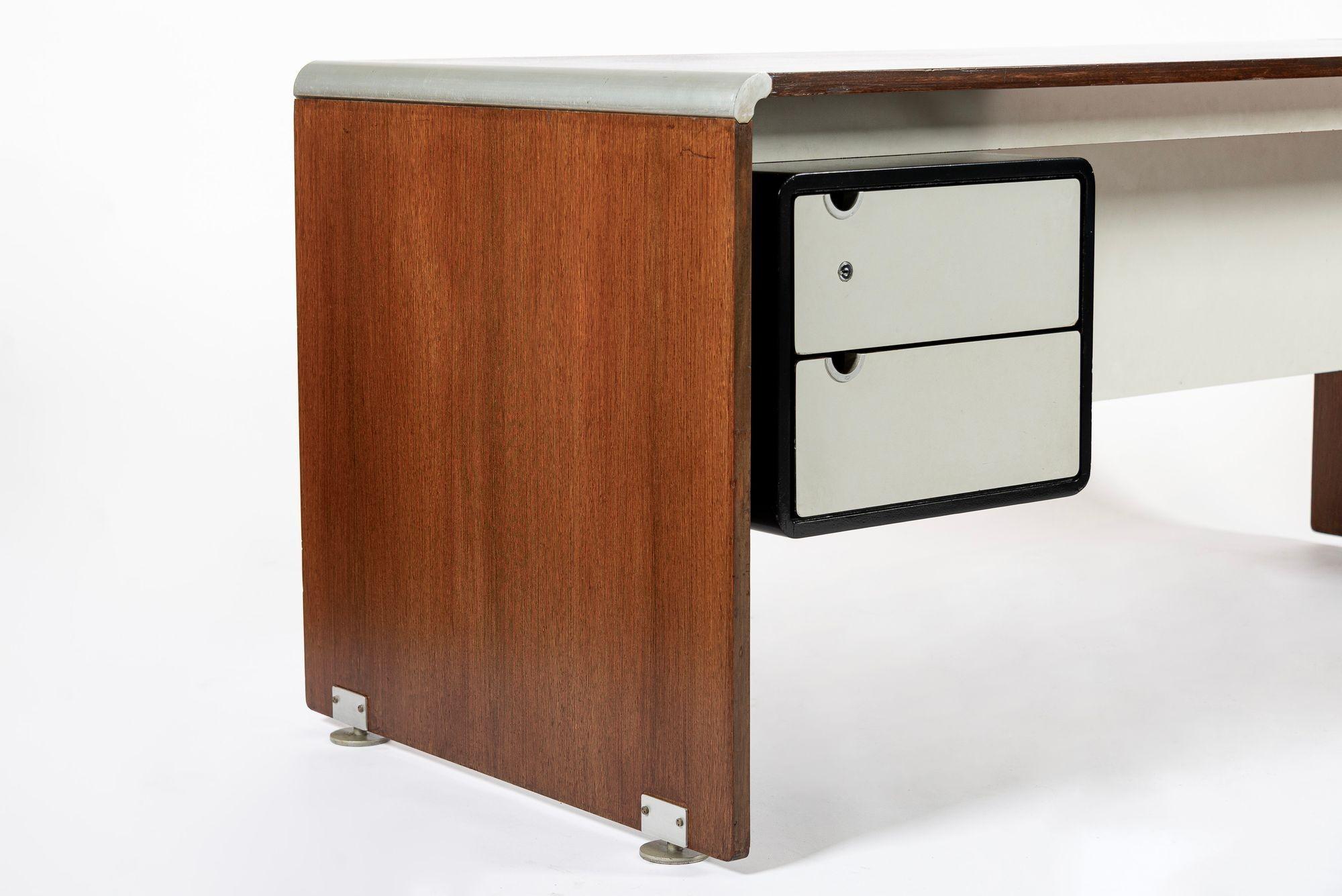 Rare Mid Century French Modern AR180 Desk by Alain Richard 1970s In Good Condition For Sale In Detroit, MI
