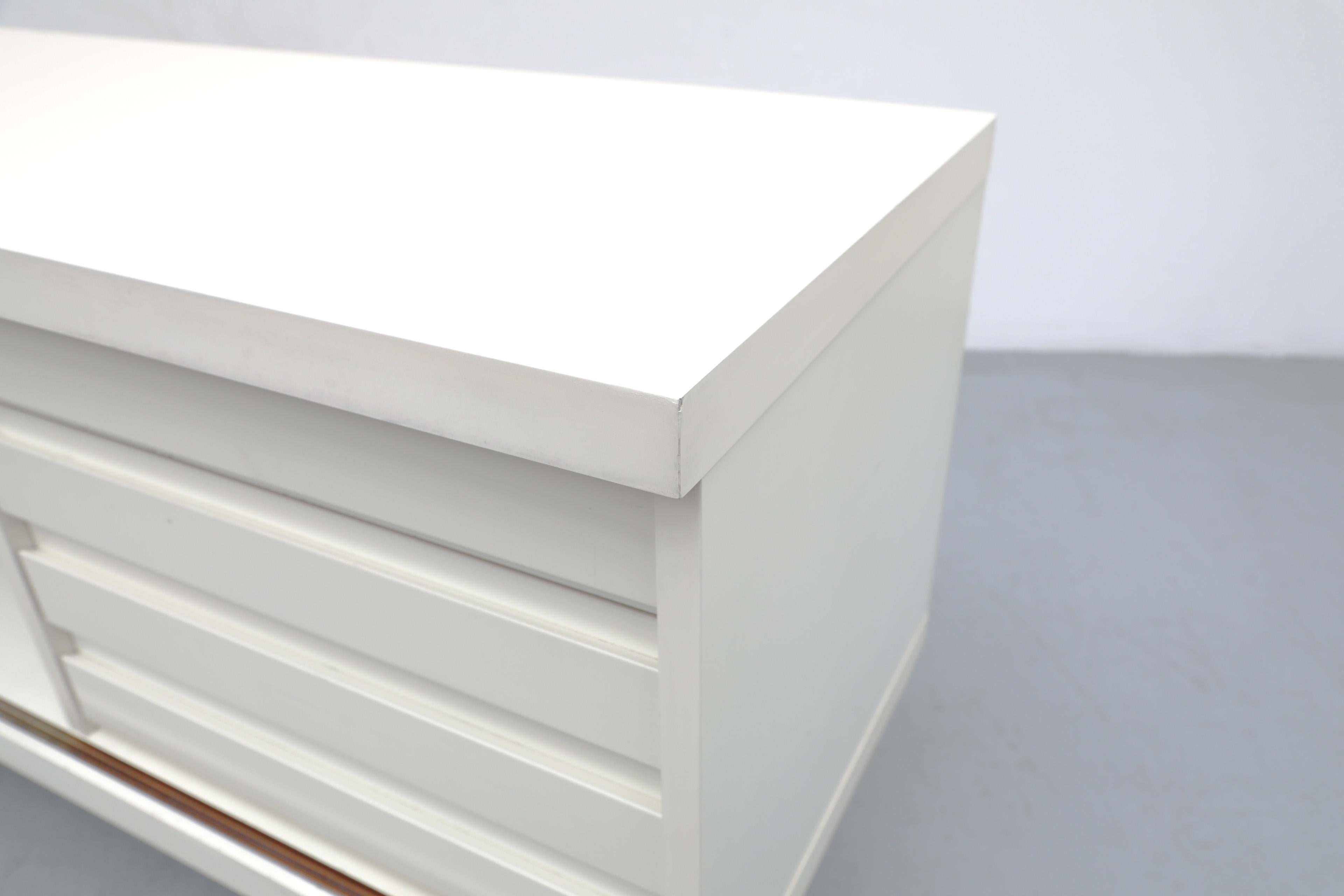 Rare crédence sur pied du milieu du siècle de Horst Brüning en blanc et aluminium pour Behr 5