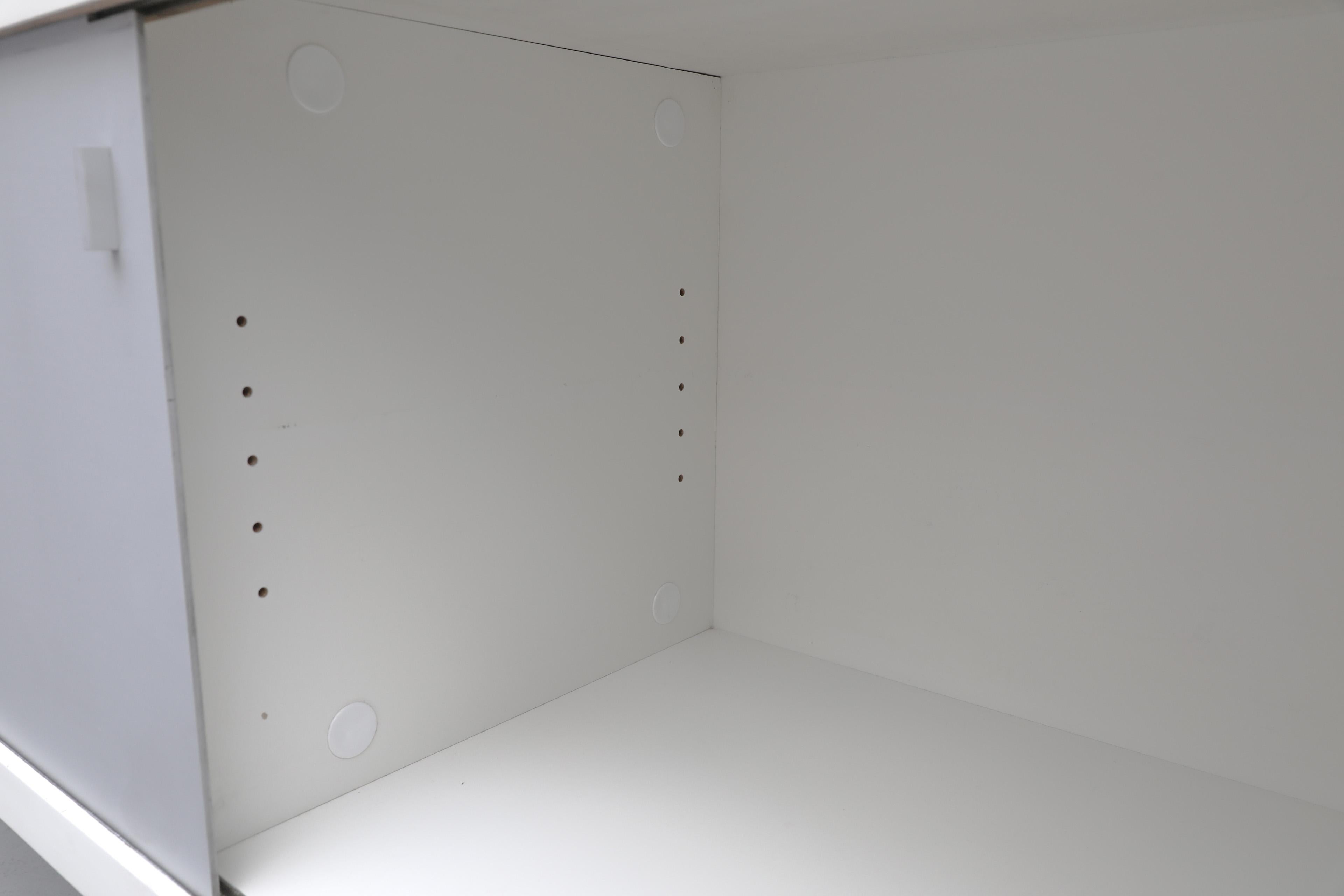Rare crédence sur pied du milieu du siècle de Horst Brüning en blanc et aluminium pour Behr 8