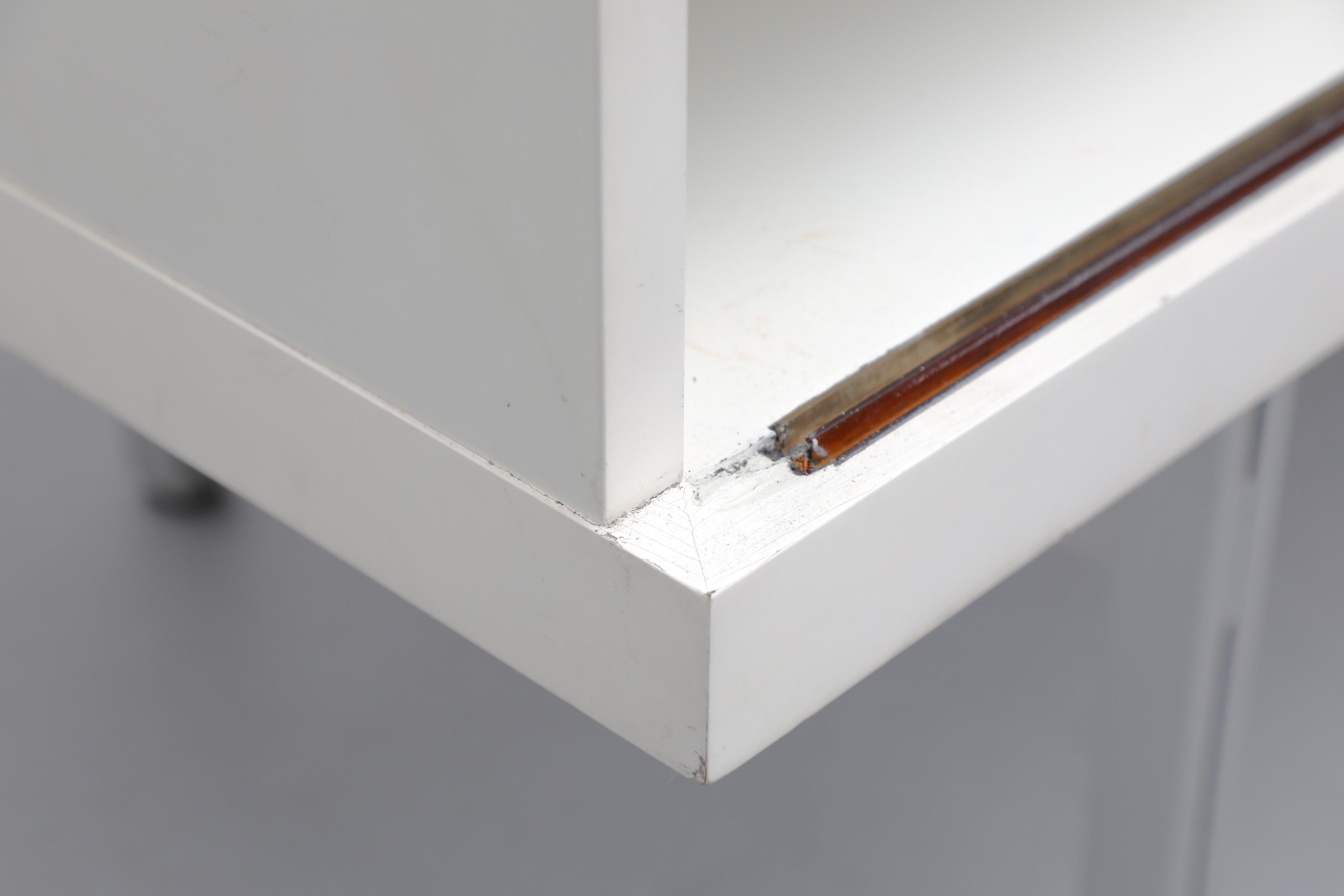 Rare crédence sur pied du milieu du siècle de Horst Brüning en blanc et aluminium pour Behr 11