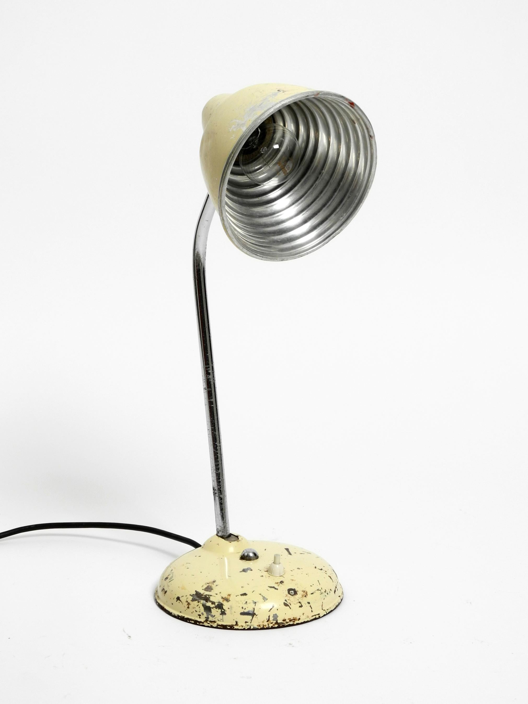 Rare Mid Century industrial metal lamp in original beige from Helo Leuchten In Good Condition For Sale In München, DE