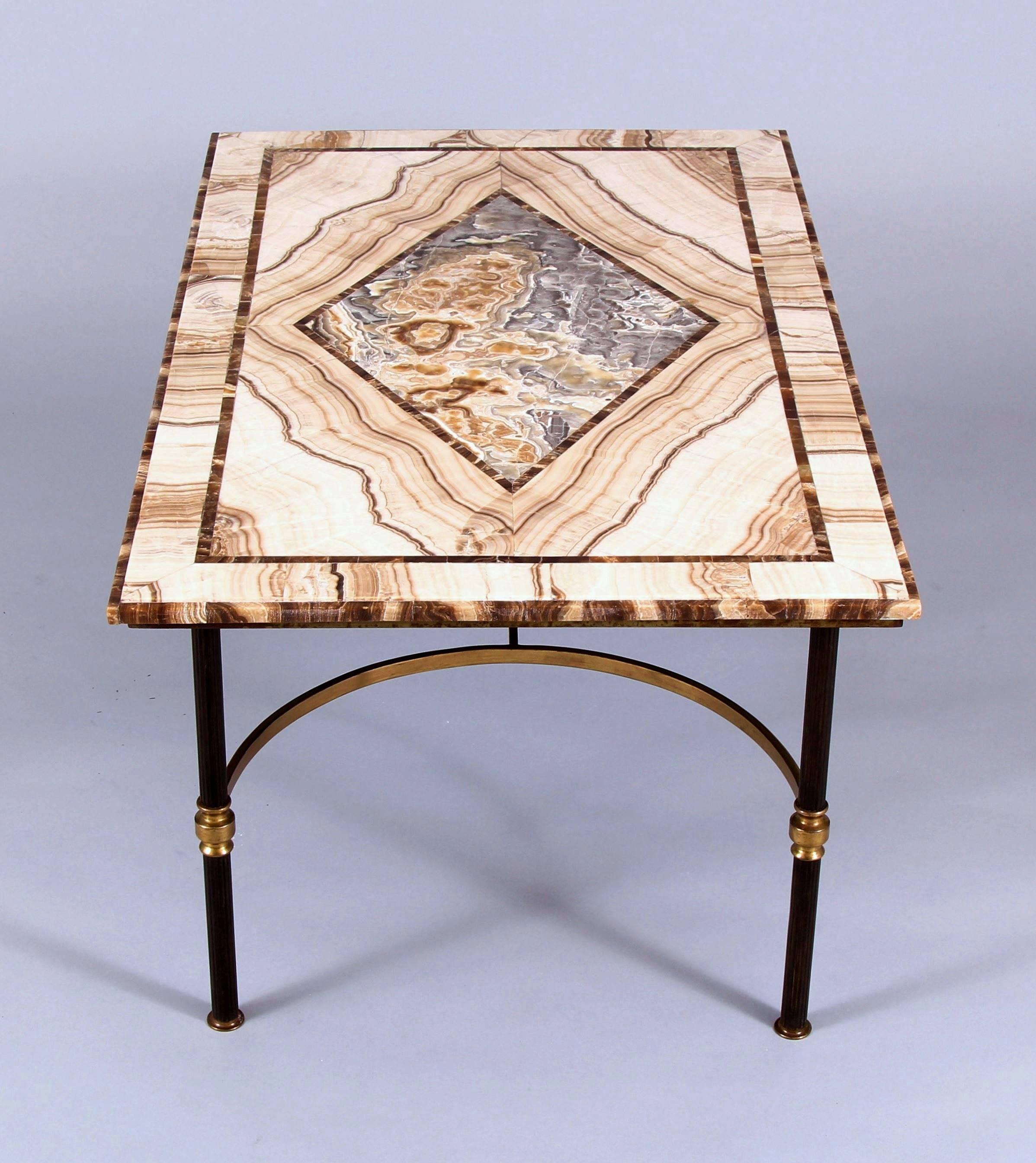 Mitte des 20. Jahrhunderts Italienischer Alabaster-Marmor-Couchtisch im Zustand „Hervorragend“ in London, by appointment only