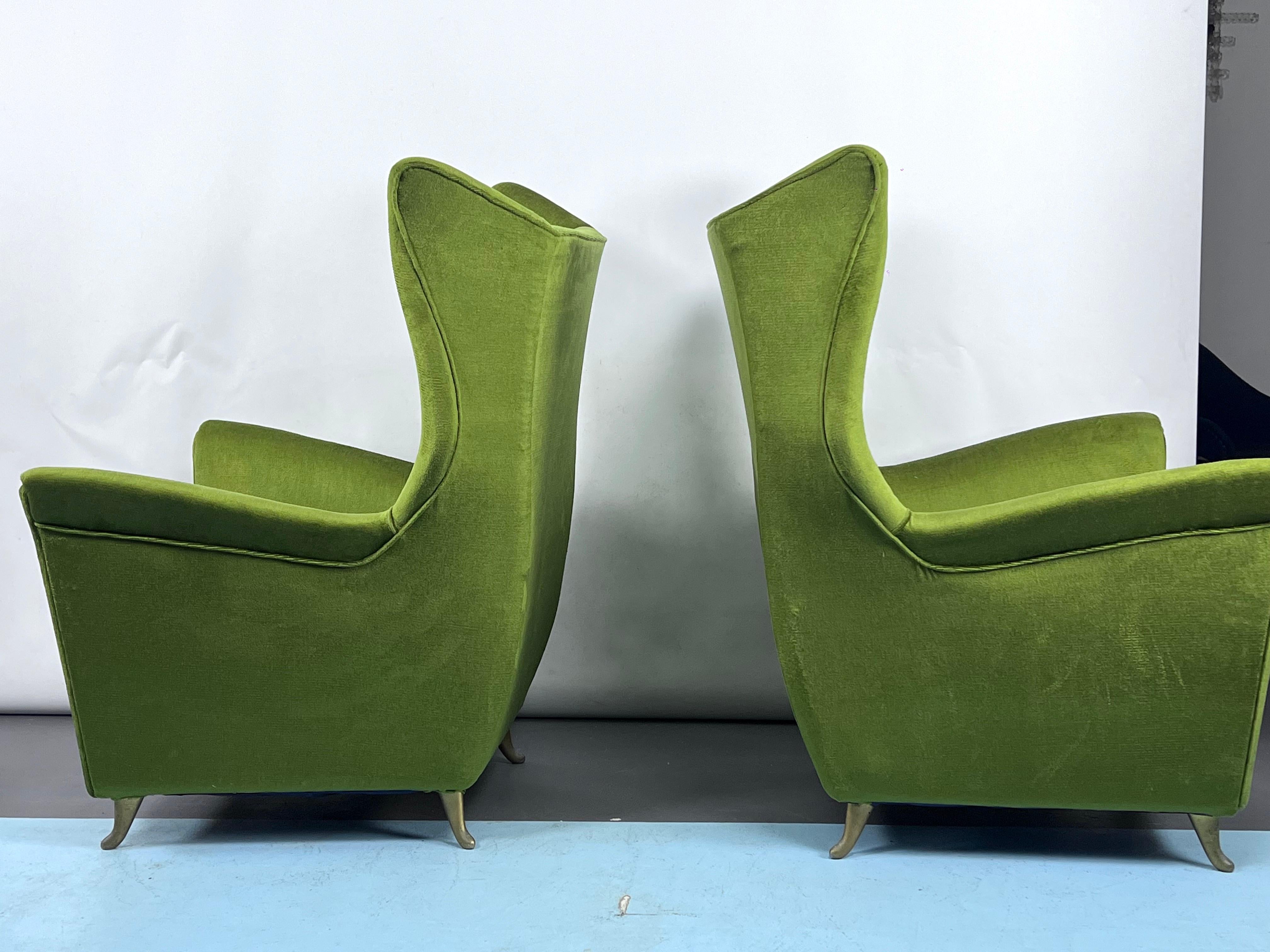 Rare Midcentury Italian Green Velvet ISA Armchairs Attributable to Gio Ponti For Sale 4