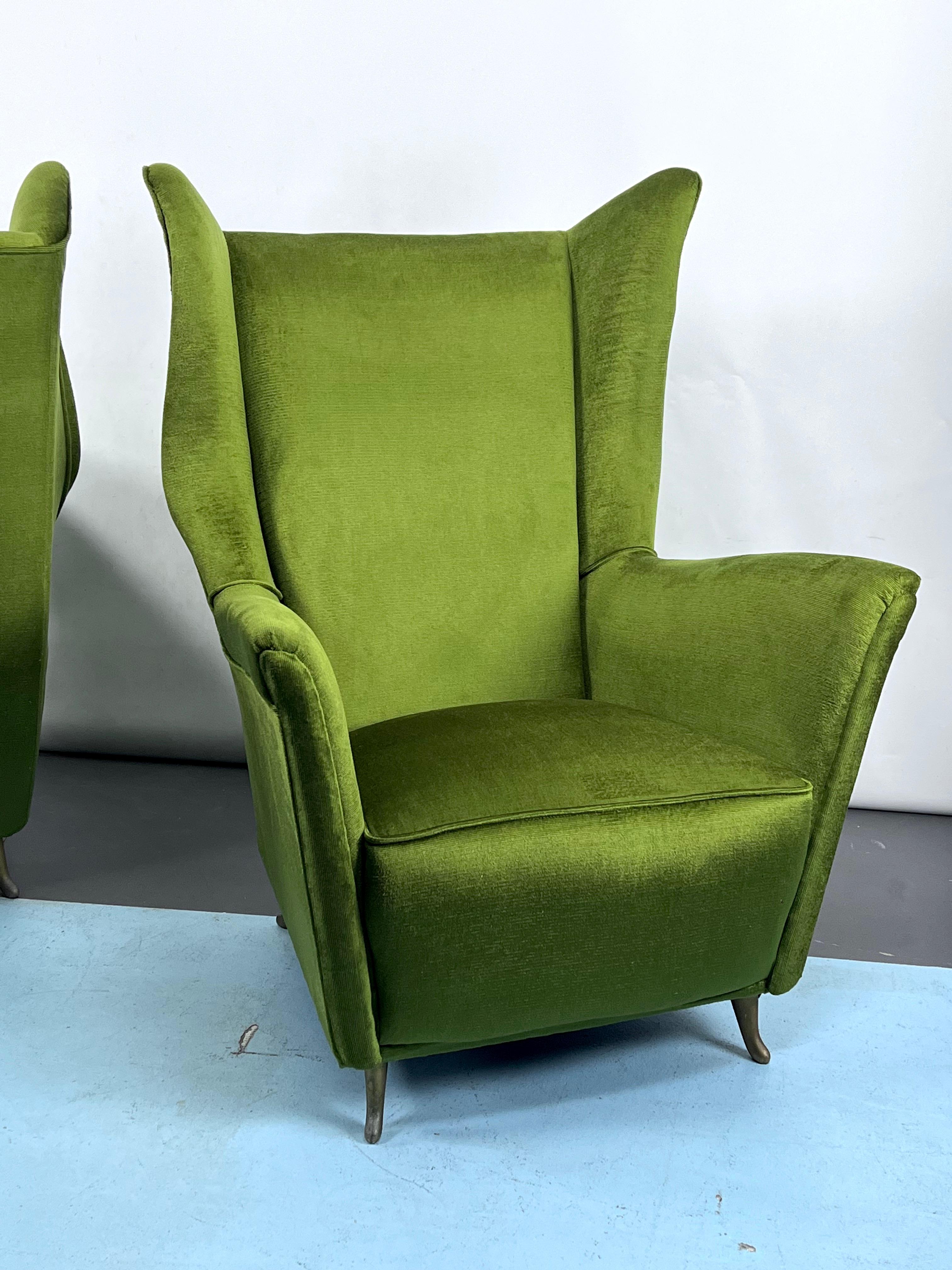 Rare Midcentury Italian Green Velvet ISA Armchairs Attributable to Gio Ponti For Sale 5