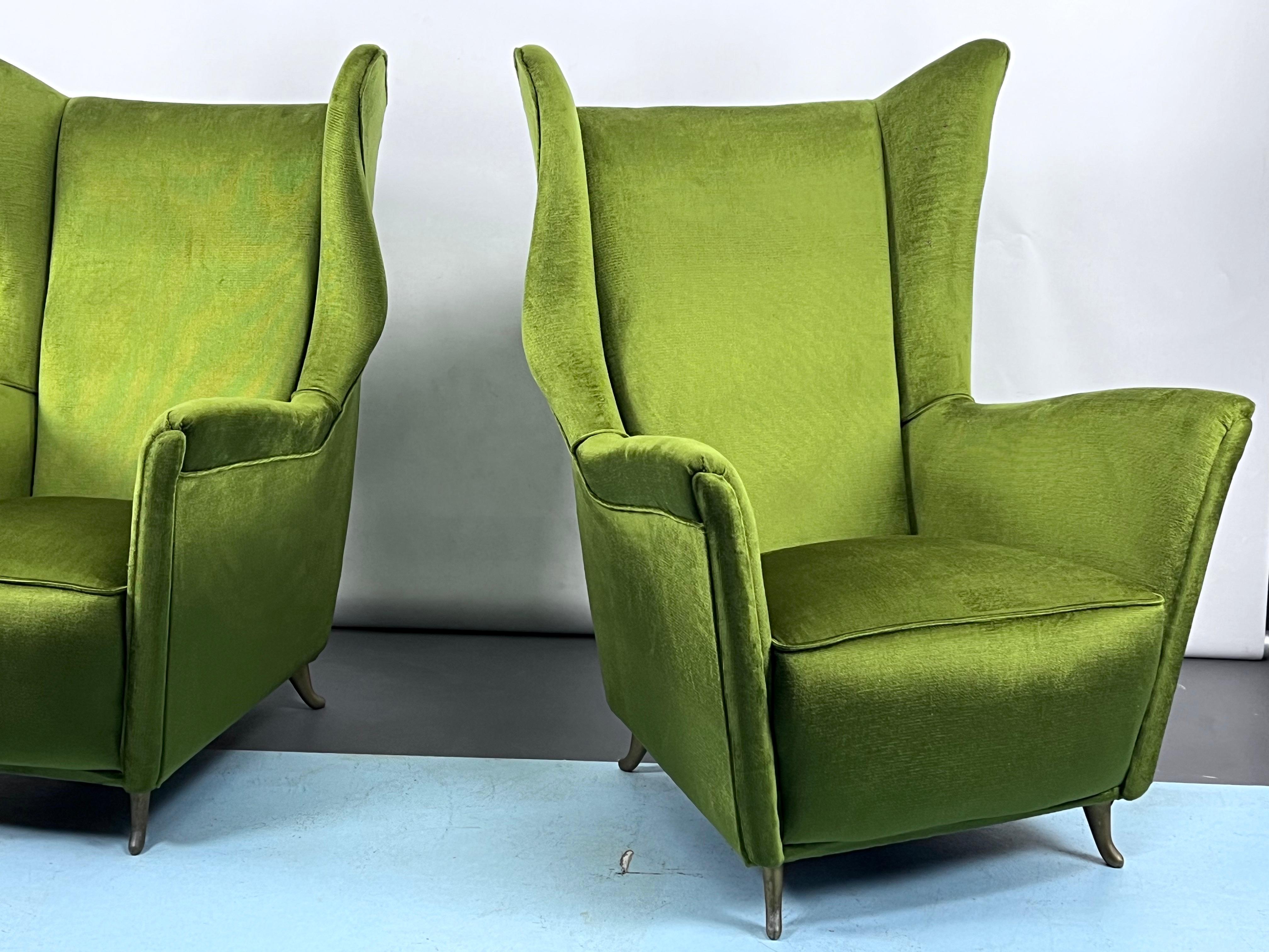 Rare Midcentury Italian Green Velvet ISA Armchairs Attributable to Gio Ponti For Sale 7