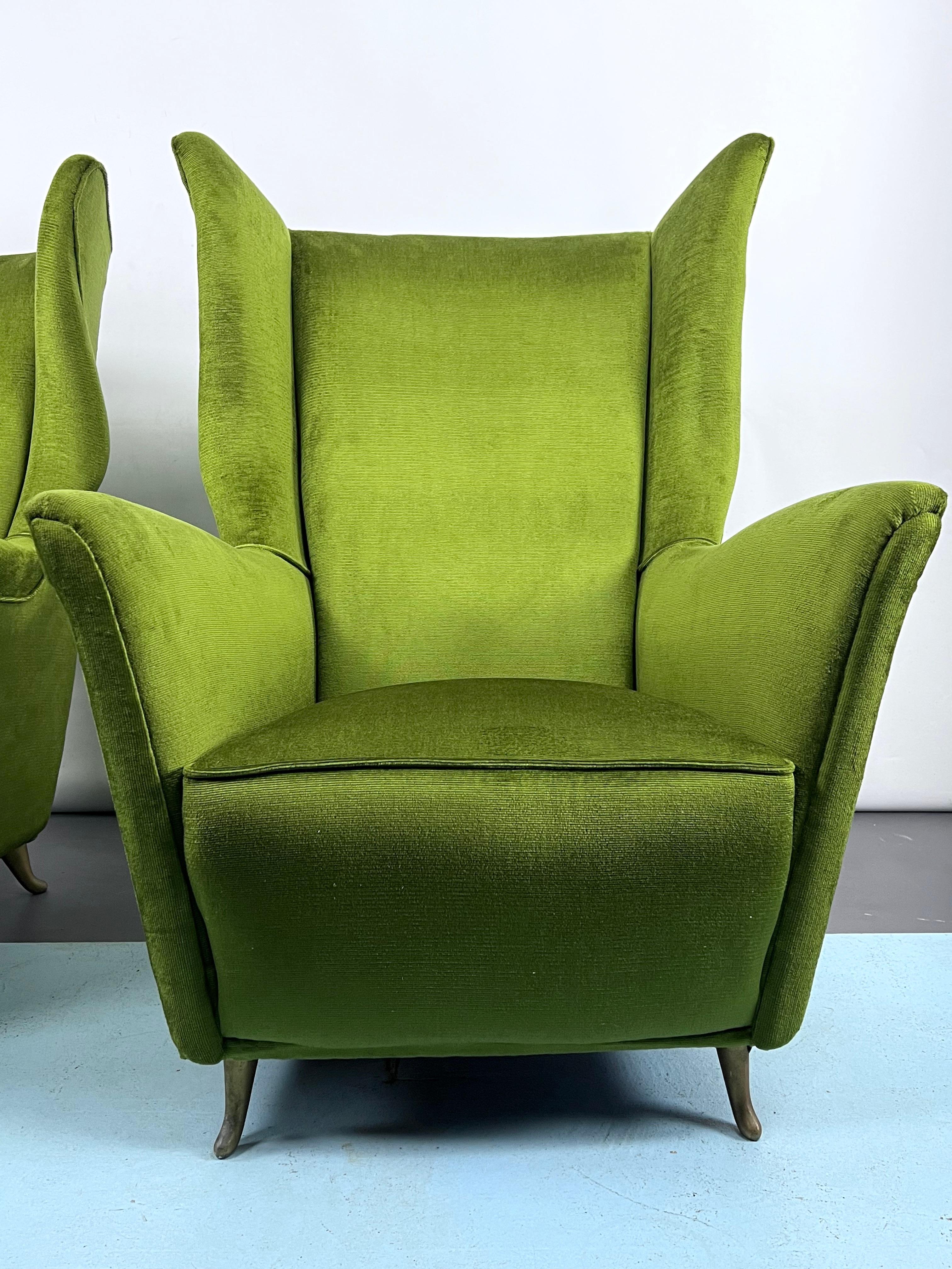 Rare Midcentury Italian Green Velvet ISA Armchairs Attributable to Gio Ponti For Sale 8