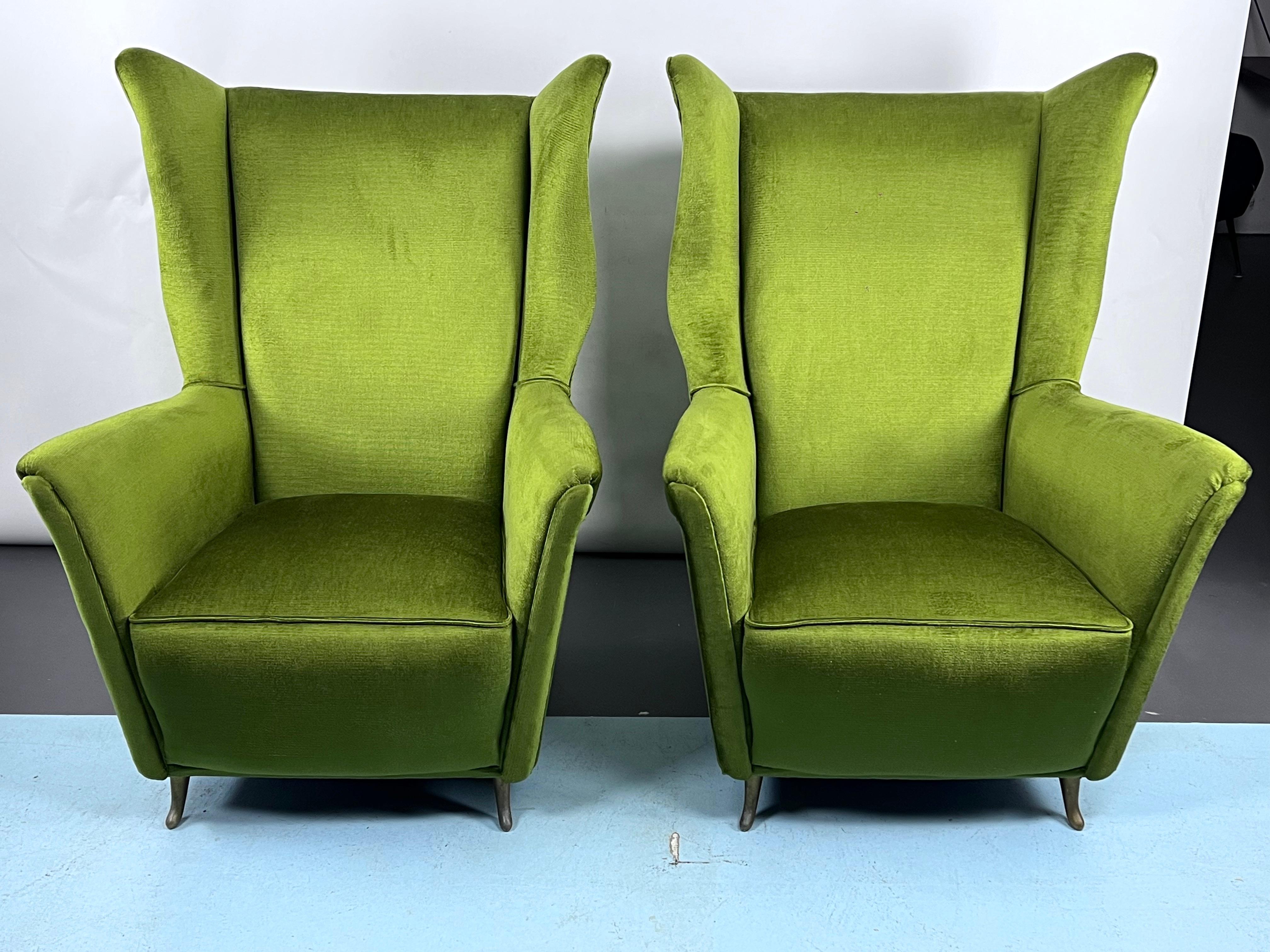 Re-upholstered with vintage green cotton velvet, this set of two armchairs with metal gilded feet have been produced by Isa Bergamo and are attributable to Gio Ponti. Each armchair has got its numbered metal manufacturing label.