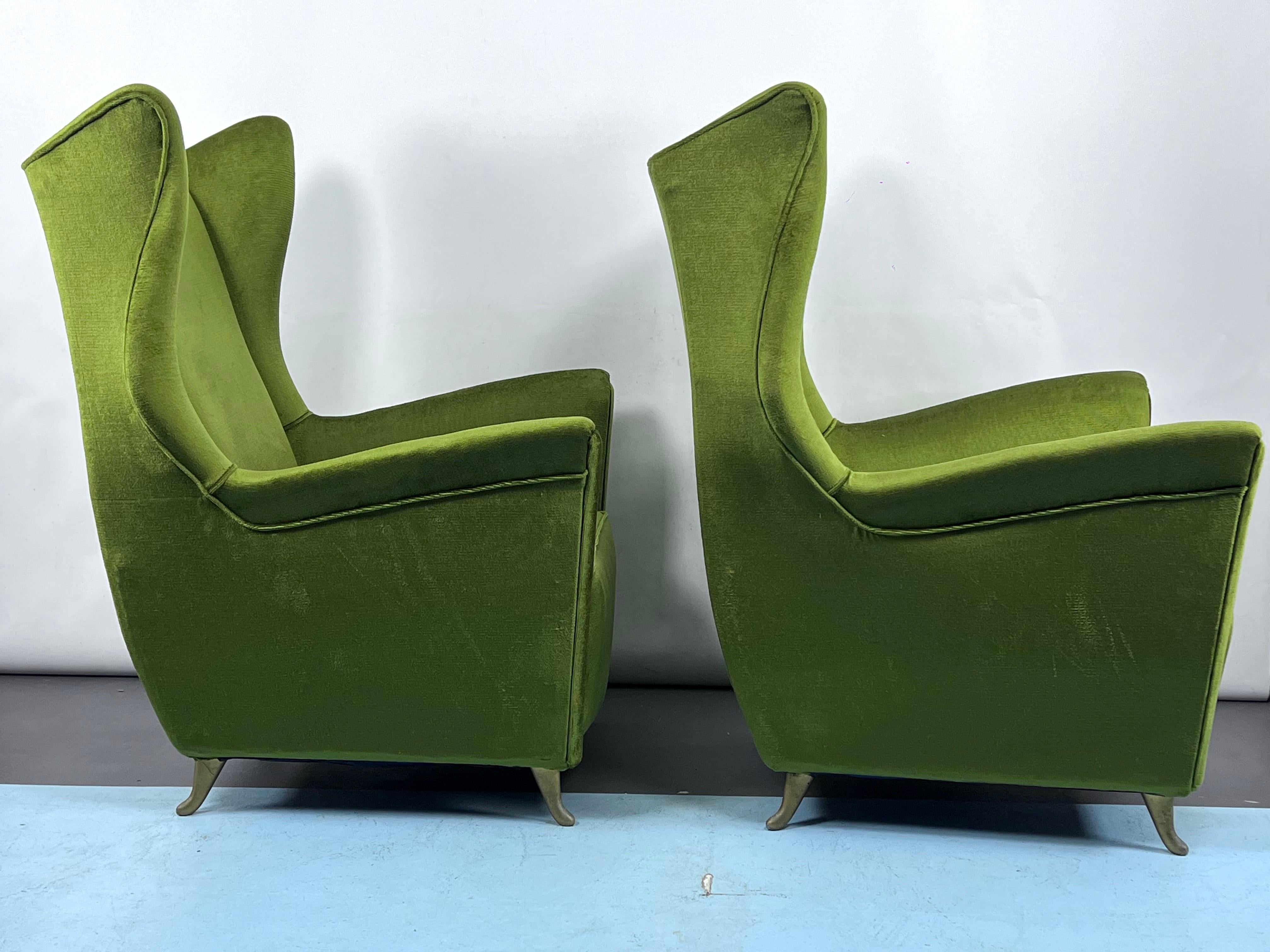 Rare Midcentury Italian Green Velvet ISA Armchairs Attributable to Gio Ponti For Sale 2