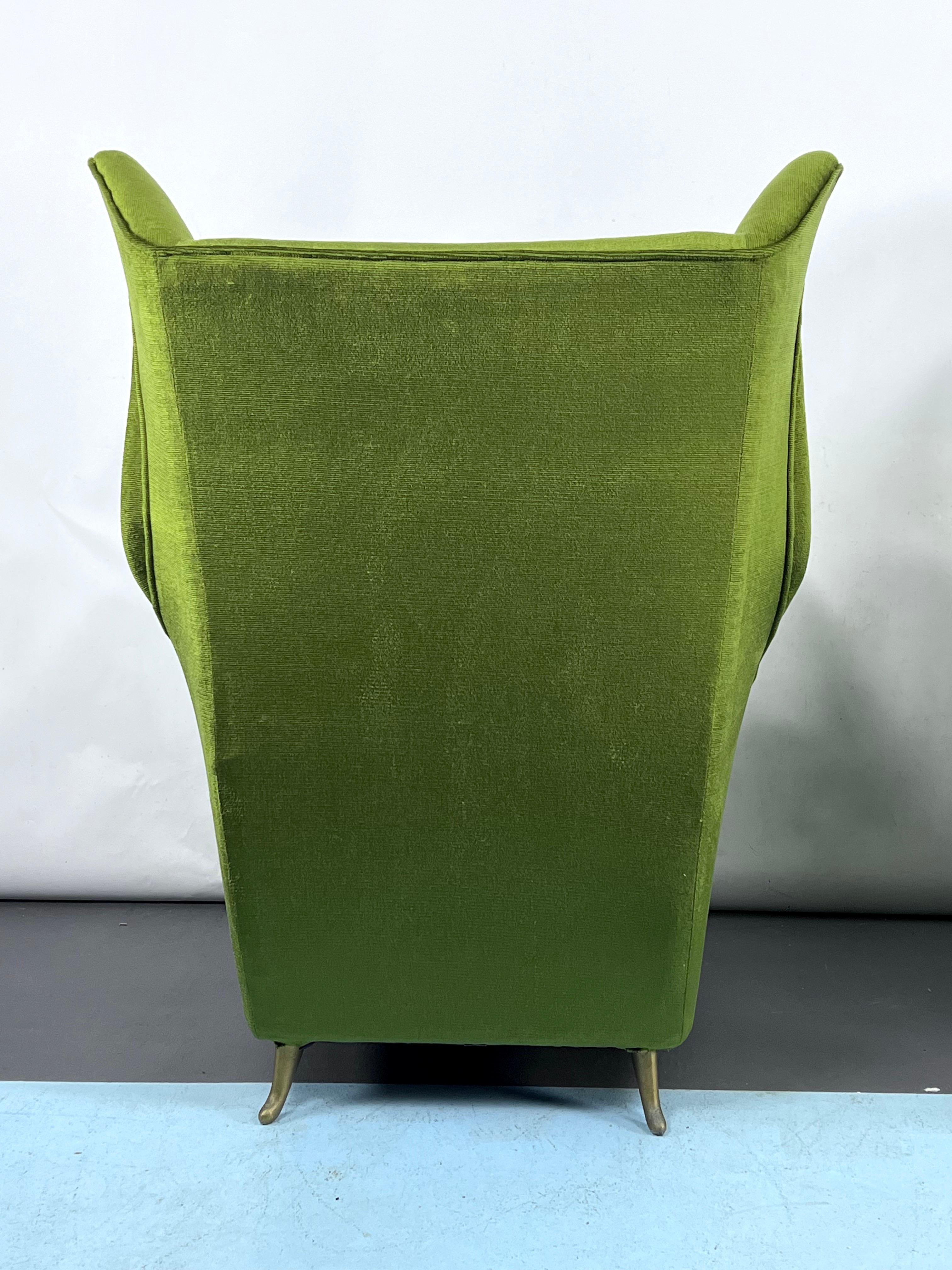 Rare Midcentury Italian Green Velvet ISA Armchairs Attributable to Gio Ponti For Sale 3