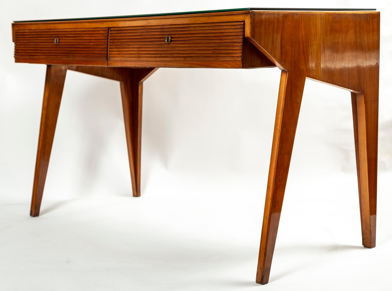 Rare Mid Century Italian Grissinato Desk In The Style Of Gio Ponti In Good Condition For Sale In Westport, CT