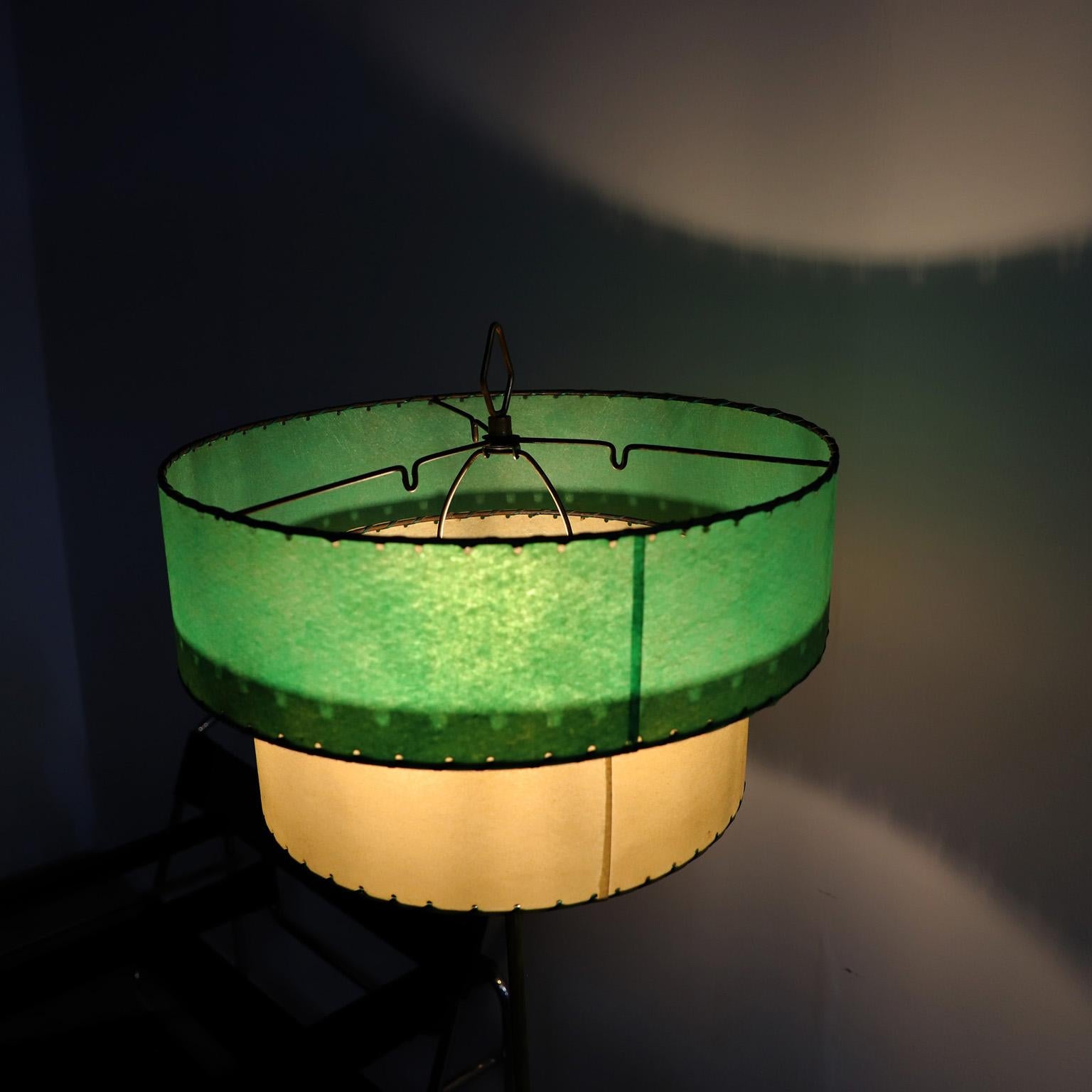 Milieu du XXe siècle Rare lampadaire atomique mi-siècle moderne avec pot de fleurs en céramique en vente