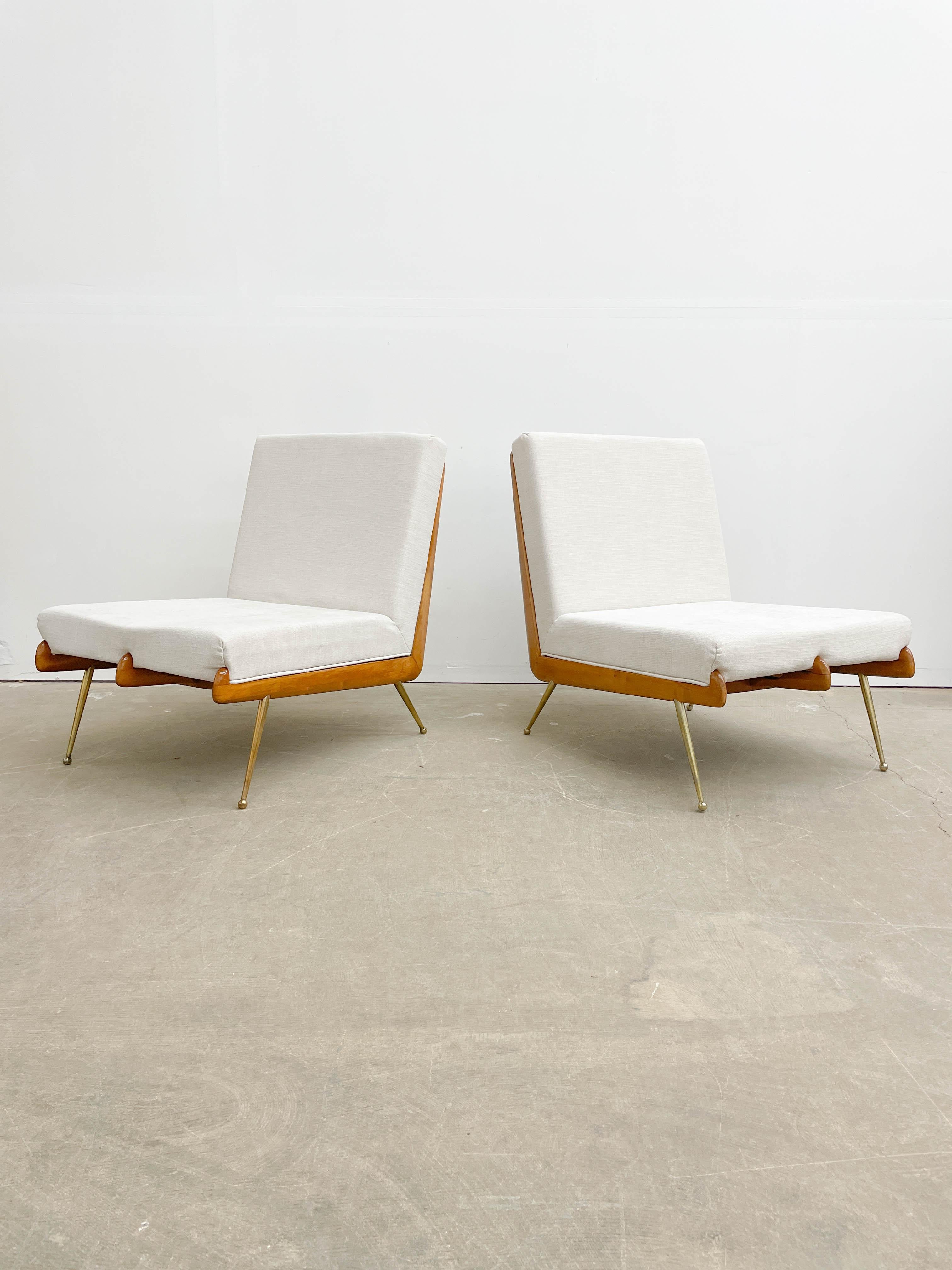 A rare pair of boomerang framed mid century modern slipper chairs made by Artcraft / Robinson-Johnson in the mid 1950s. These striking chairs (Model N71) were produced as part of a line called Njordkyn and referenced the sleek Norwegian and Swedish