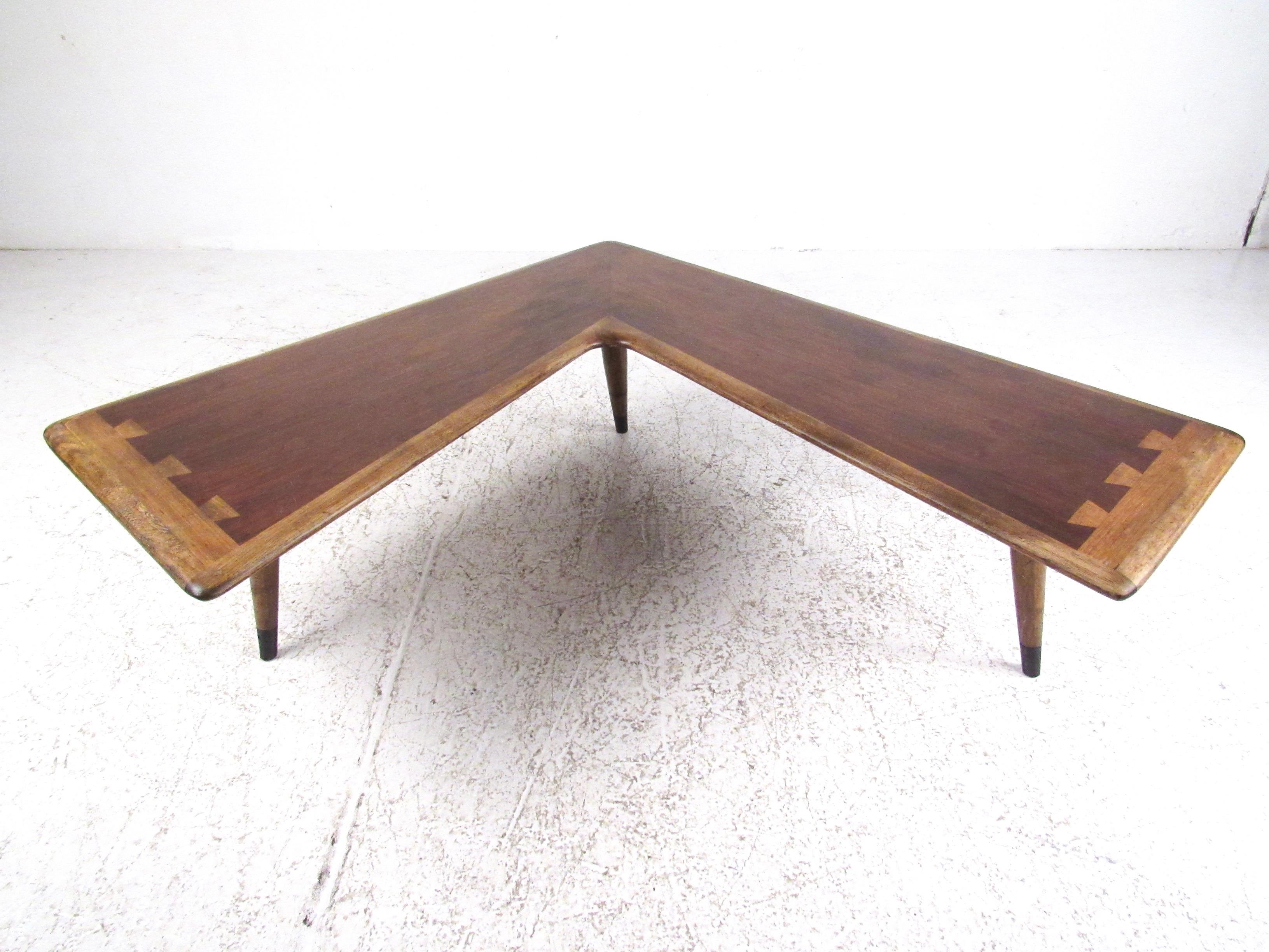 Rare Mid-Century Modern Boomerang Table by Lane 4