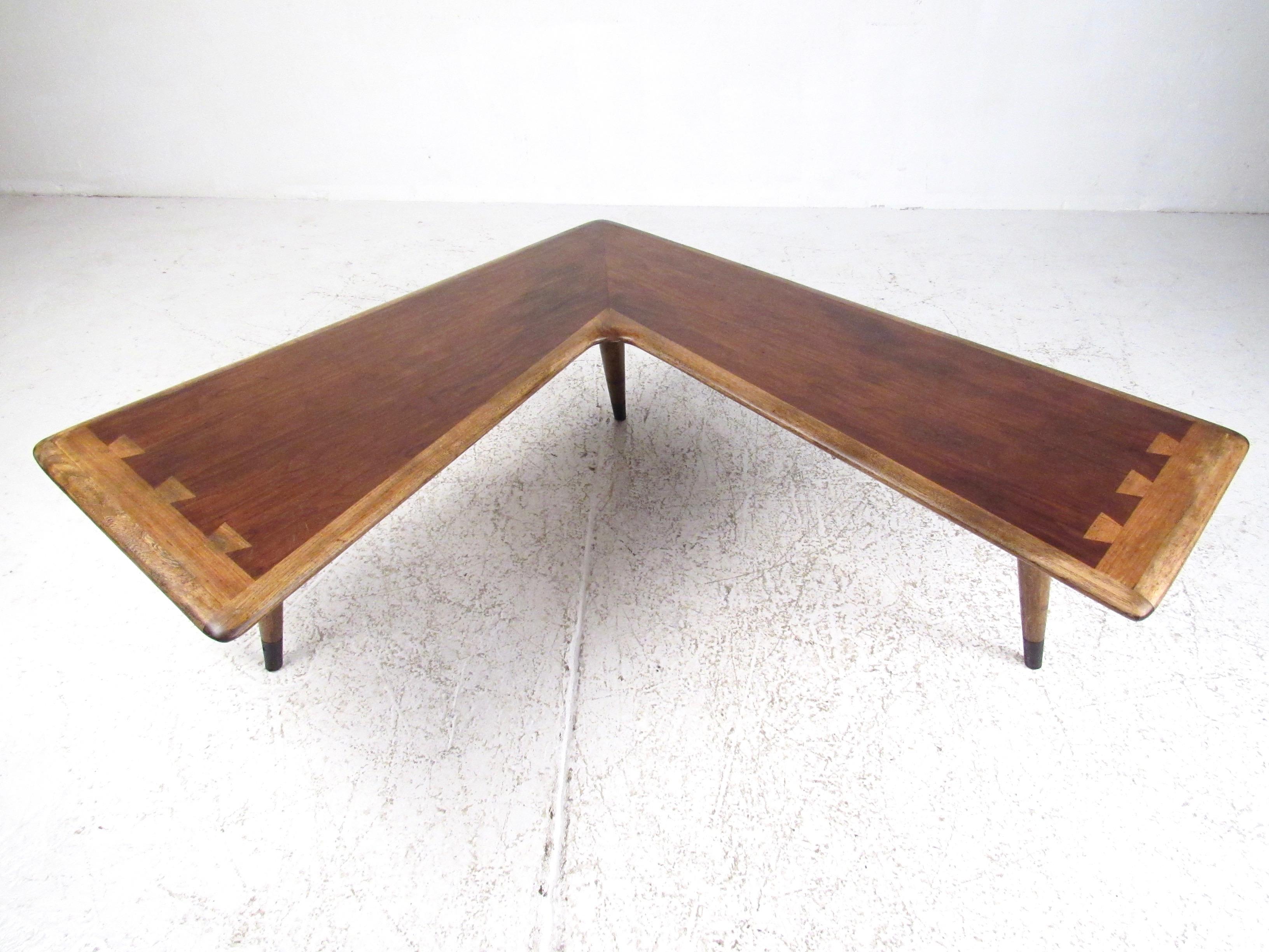 Rare Mid-Century Modern Boomerang Table by Lane 5