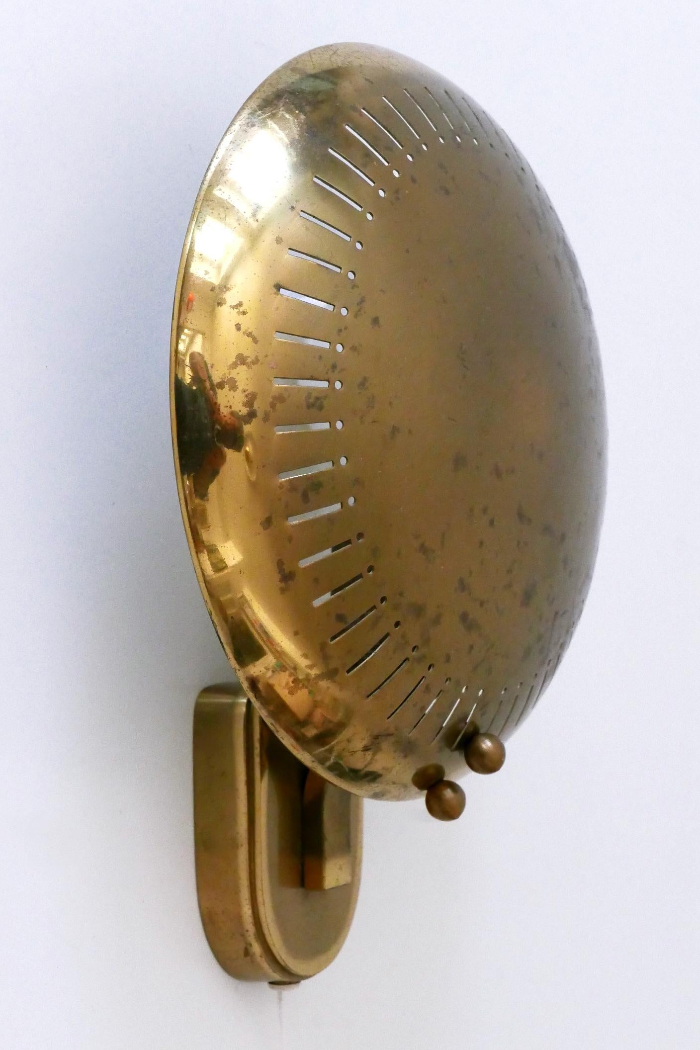 Raro candelabro o aplique de latón moderno de mediados de siglo, por Hillebrand Leuchten Años 50 Metal en venta