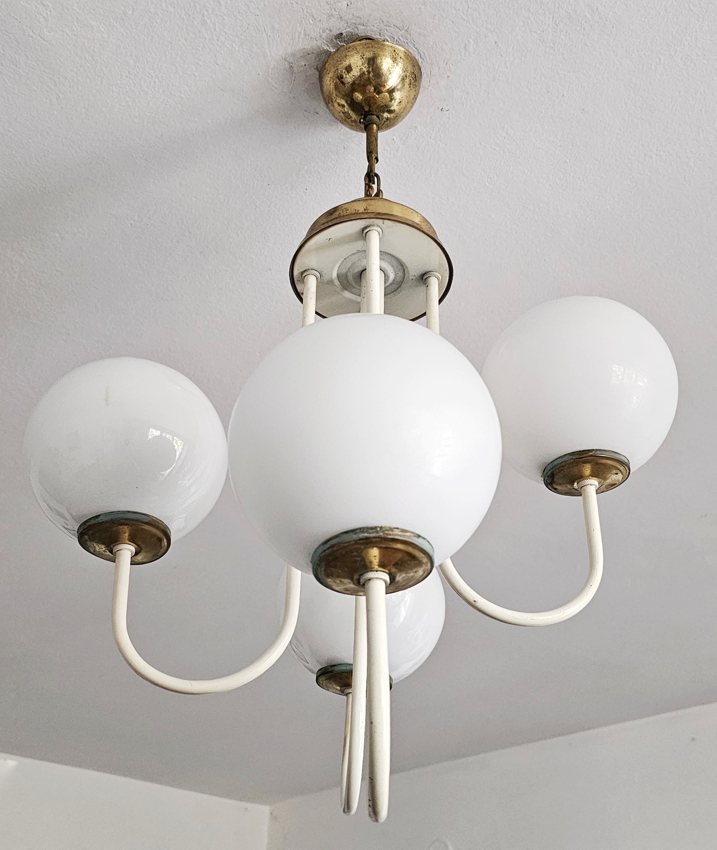 Rare Mid Century Modern Chandelier with Opaline Glass Balls, Italy 1960s For Sale 3