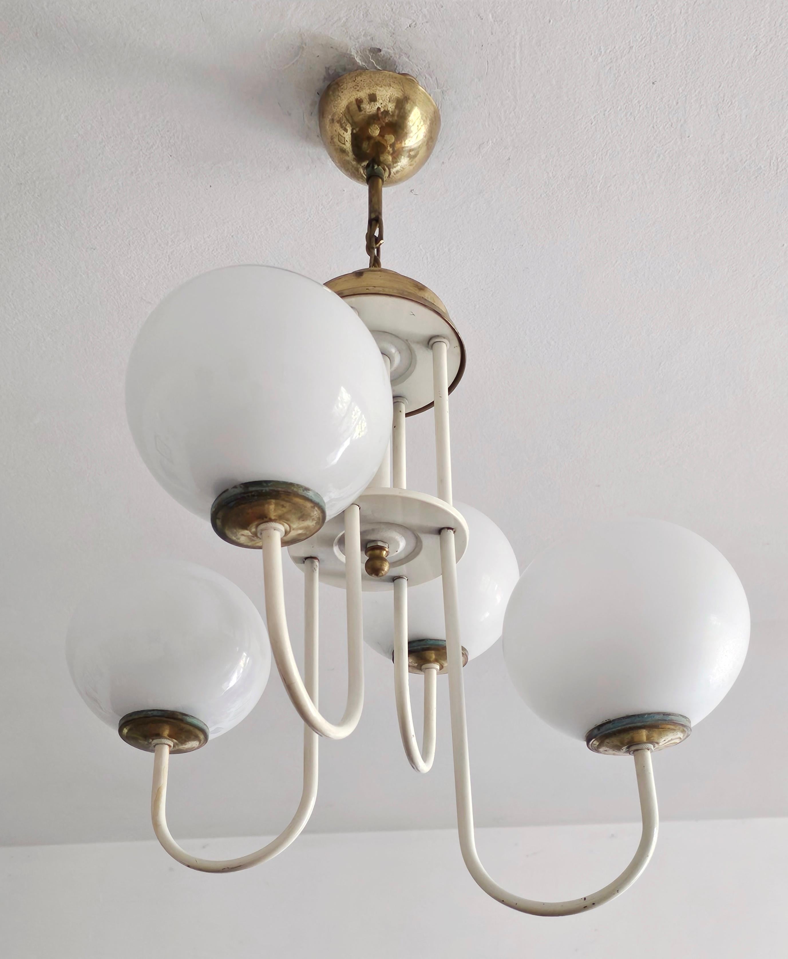 Rare Mid Century Modern Chandelier with Opaline Glass Balls, Italy 1960s In Good Condition For Sale In Beograd, RS