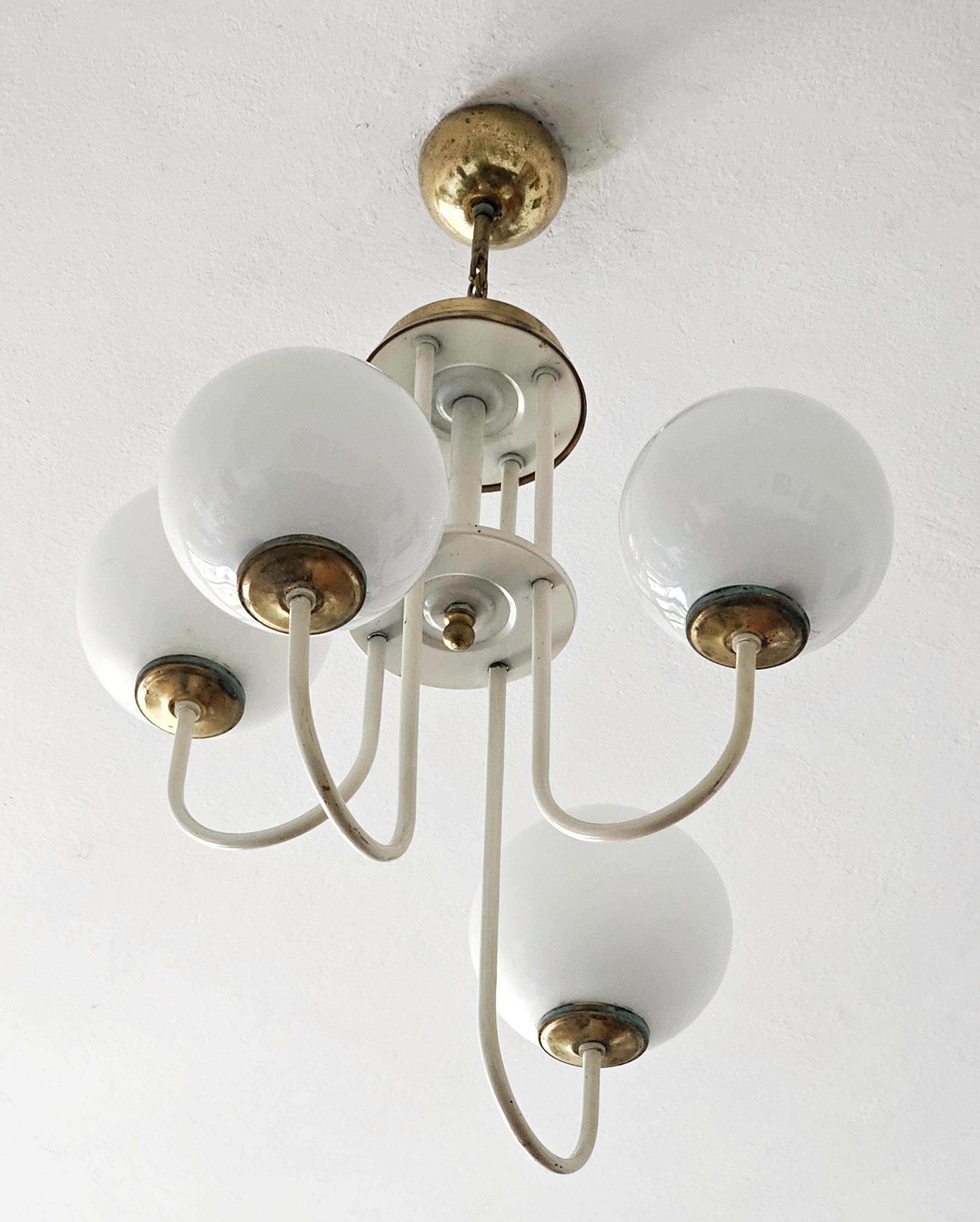 Rare Mid Century Modern Chandelier with Opaline Glass Balls, Italy 1960s For Sale 1