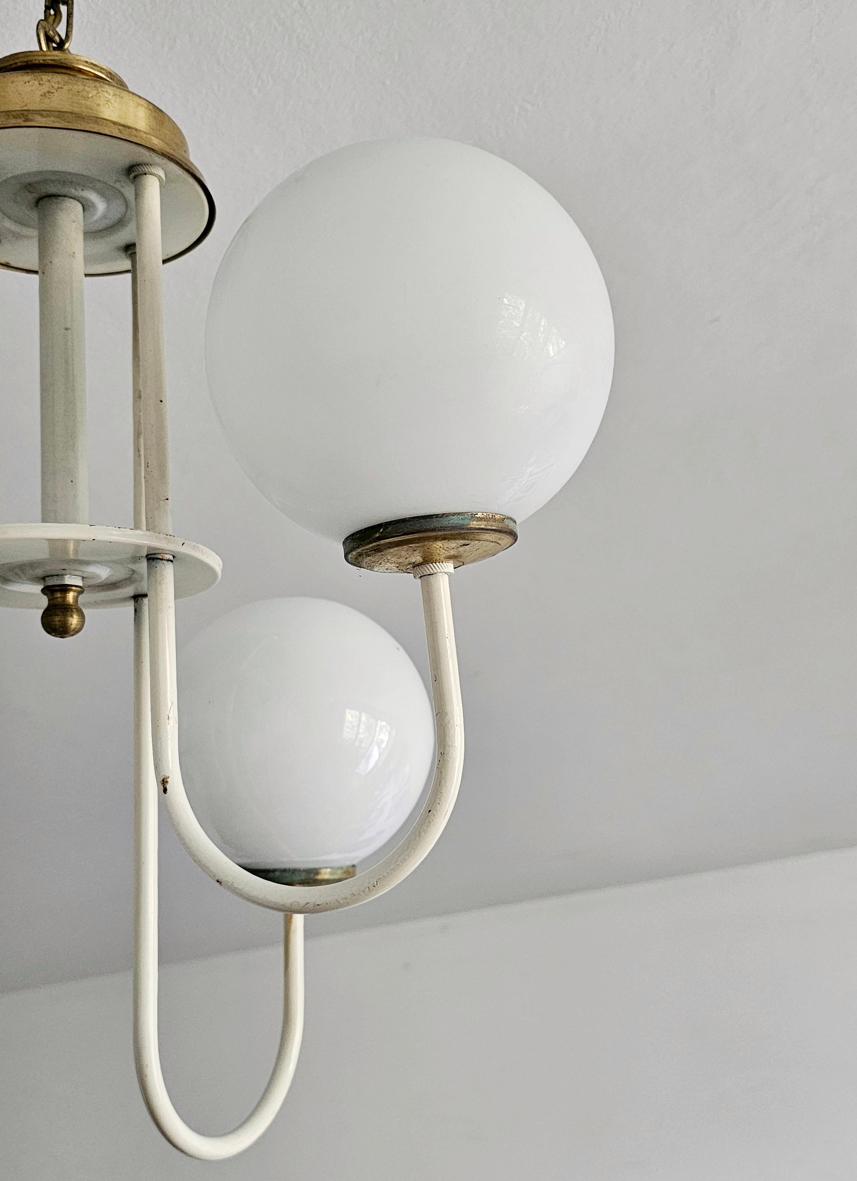 Rare Mid Century Modern Chandelier with Opaline Glass Balls, Italy 1960s For Sale 2