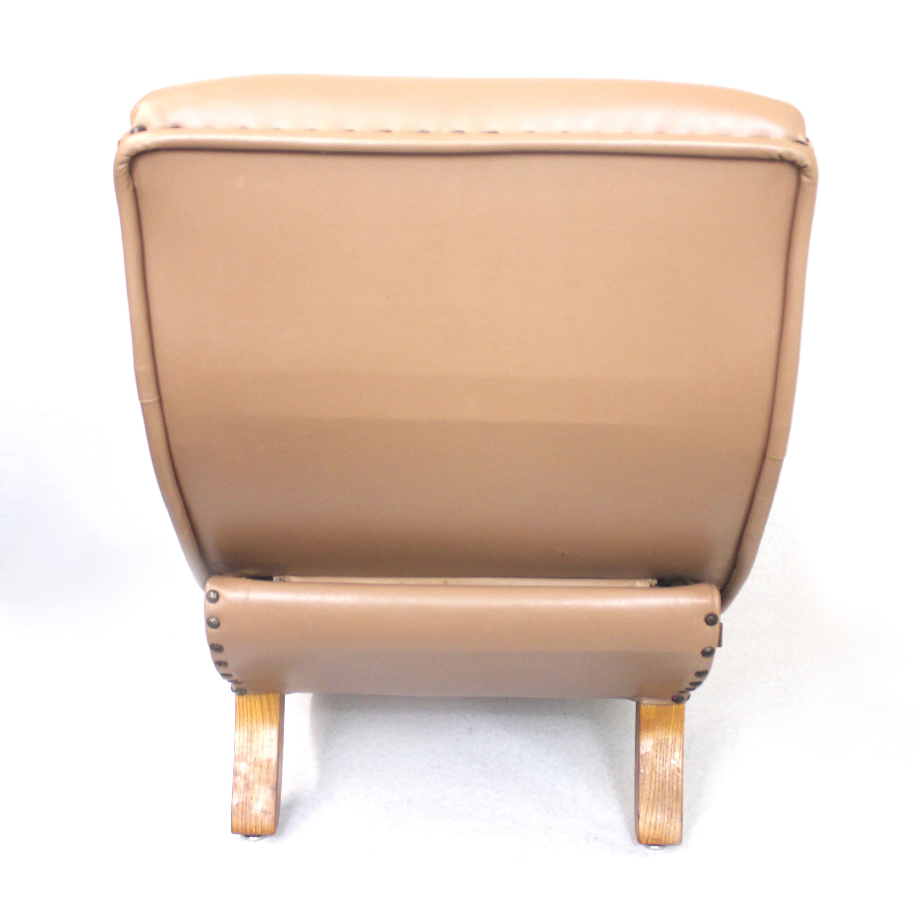 Rare Mid-Century Modern Child Size Miniature 3/4 Scale Contour Lounge Chair no.  In Good Condition For Sale In Lafayette, IN