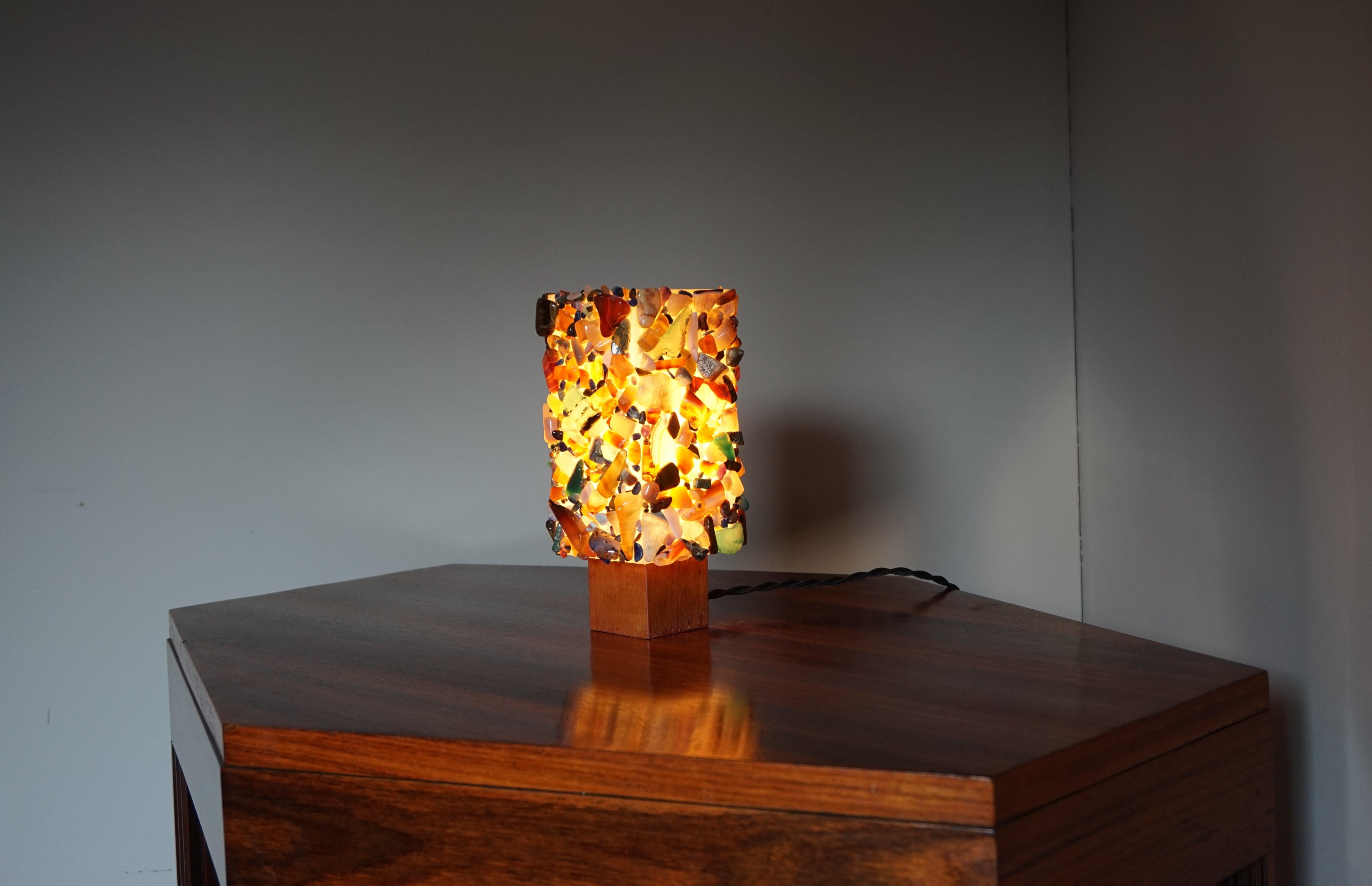 Rare Mid-Century Modern Colorful Agate Mineral Stone Table Lamp w/ Mahogany Base In Excellent Condition In Lisse, NL