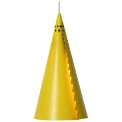 Seltene Mid-Century Modern Cone Shaped Pendelleuchte aus Stahlblech in Gelb