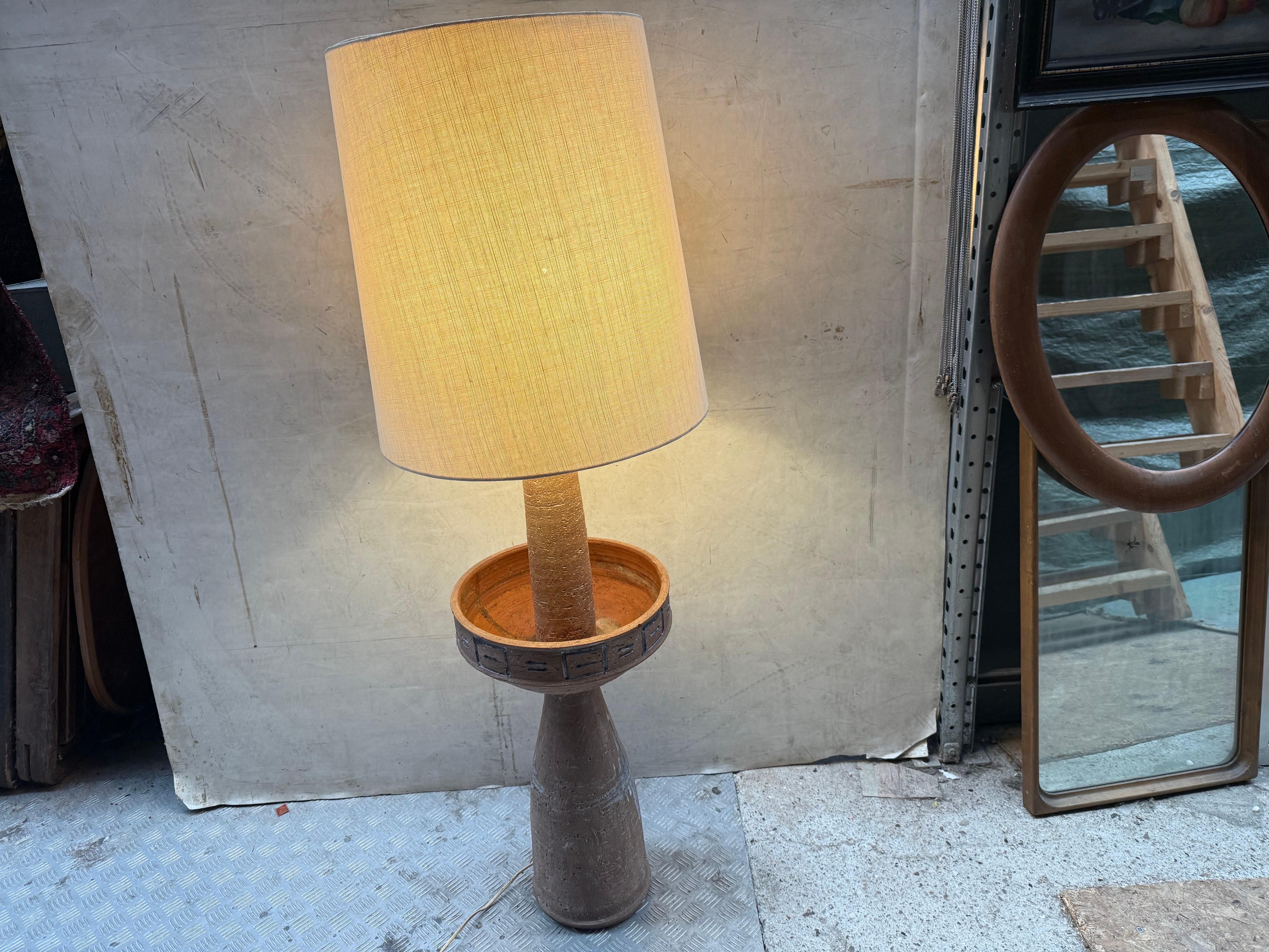 Rara lámpara de pie de cerámica danesa moderna de mediados de siglo, años 60 en venta 6