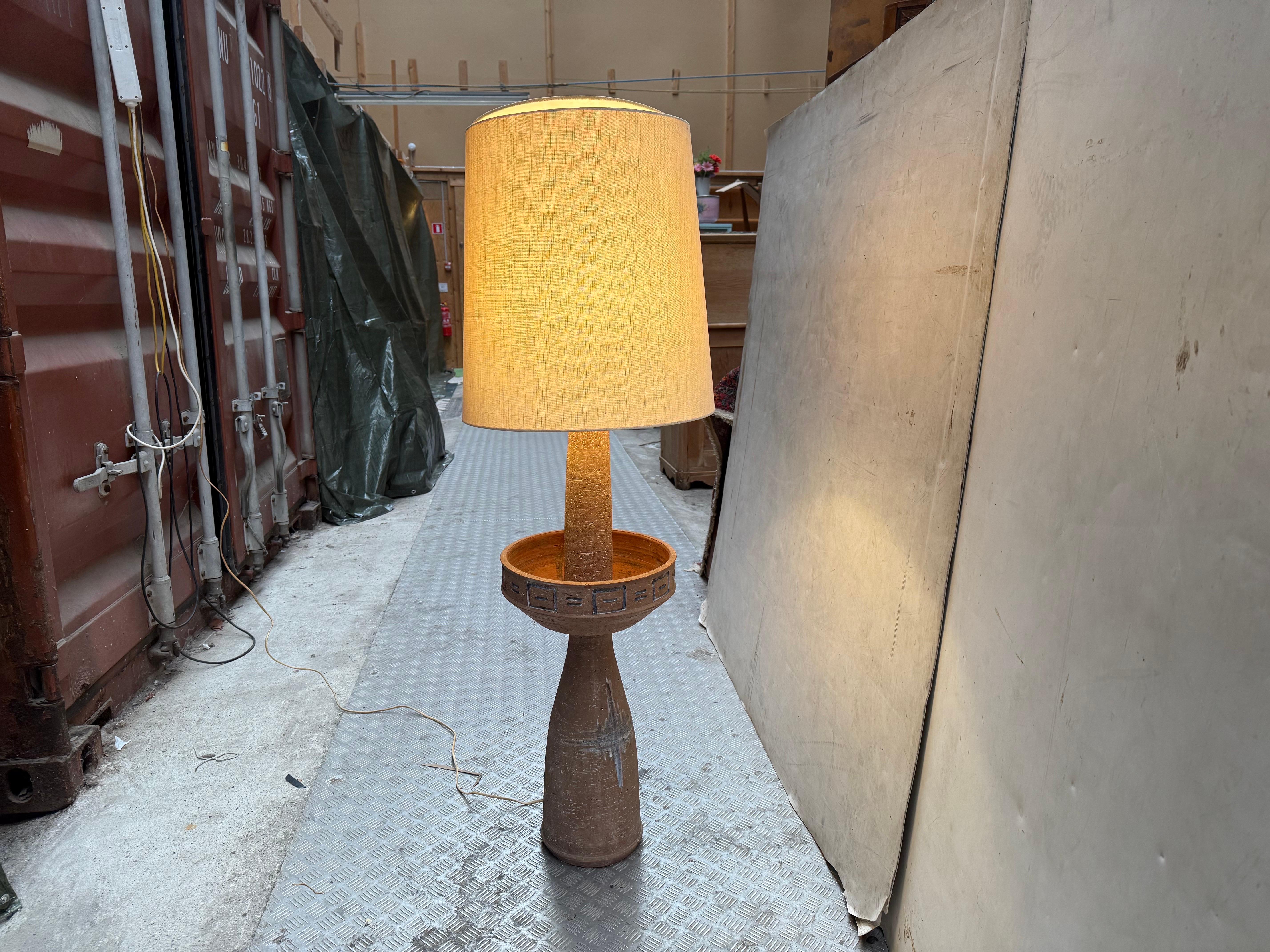 Rara lámpara de pie de cerámica danesa moderna de mediados de siglo, años 60 en venta 7